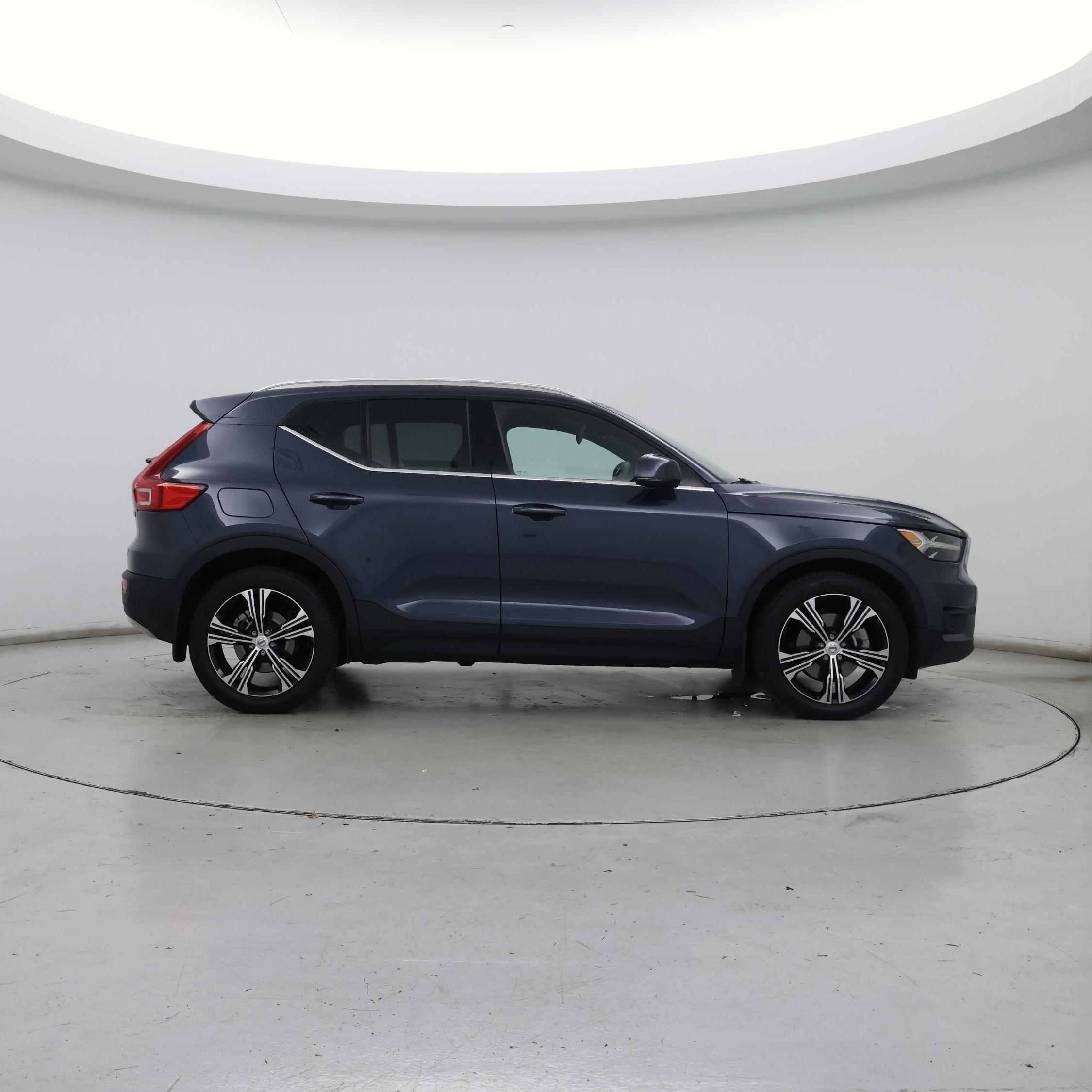 Thumbnail: 2021 Volvo XC40 - 7
