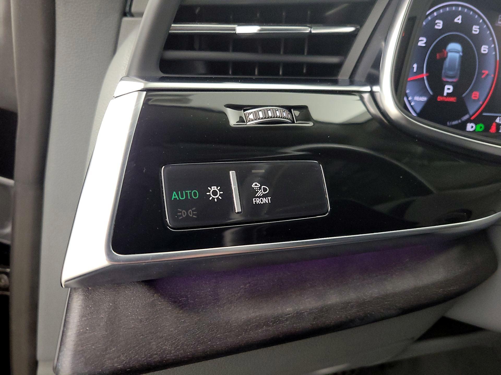 Thumbnail: 2019 Audi Q8 - 13