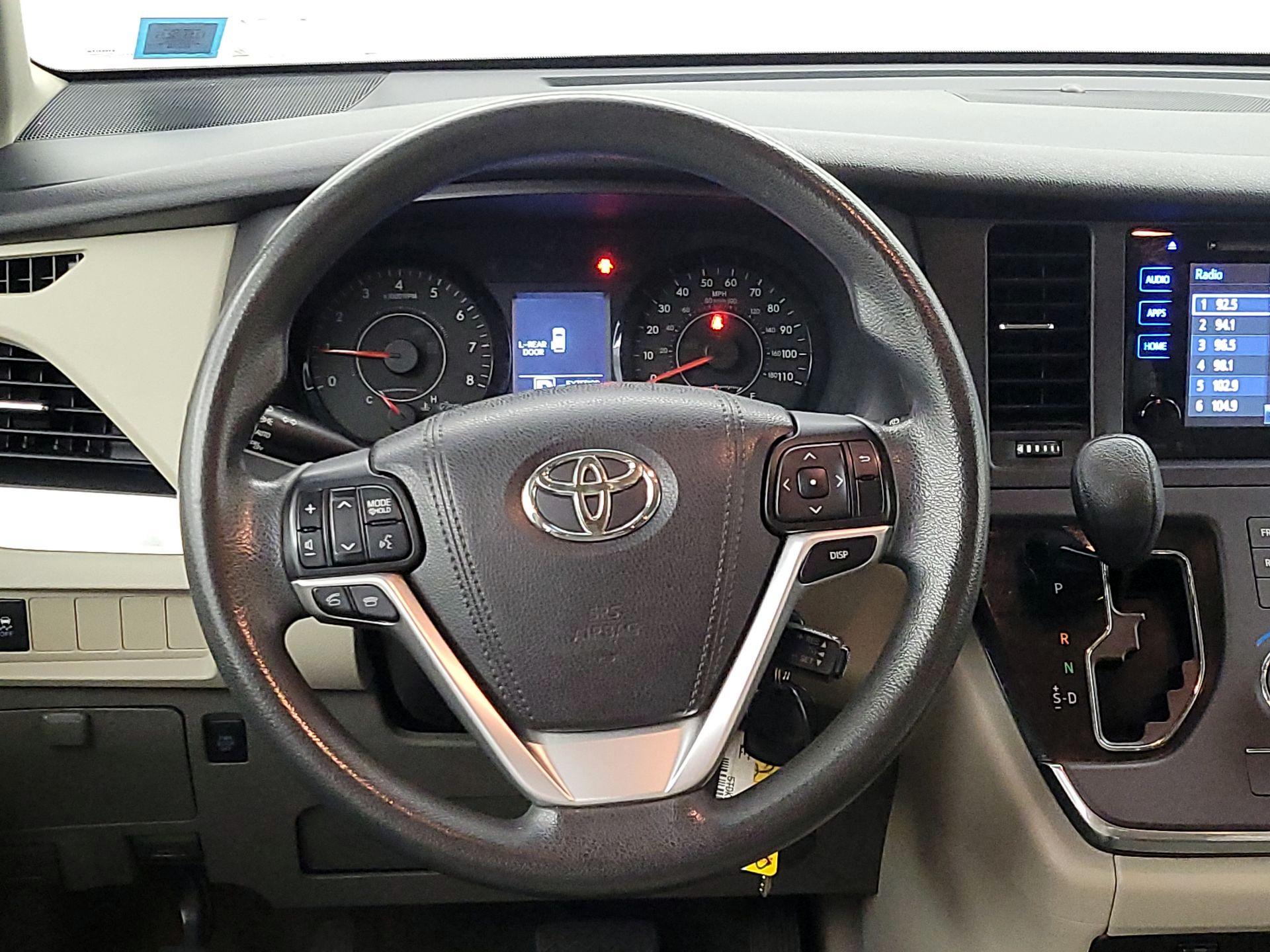 Thumbnail: 2015 Toyota Sienna - 10
