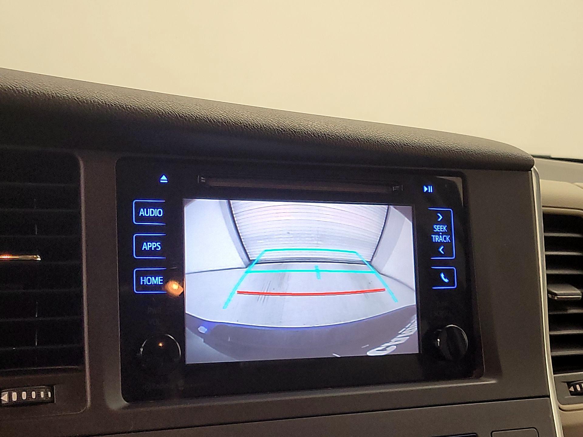 Thumbnail: 2015 Toyota Sienna - 14