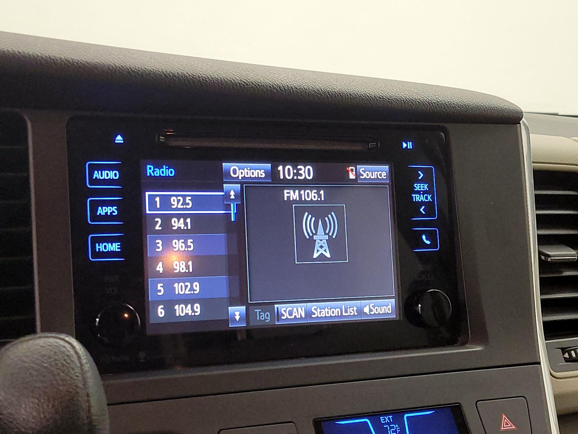 Thumbnail: 2015 Toyota Sienna - 15