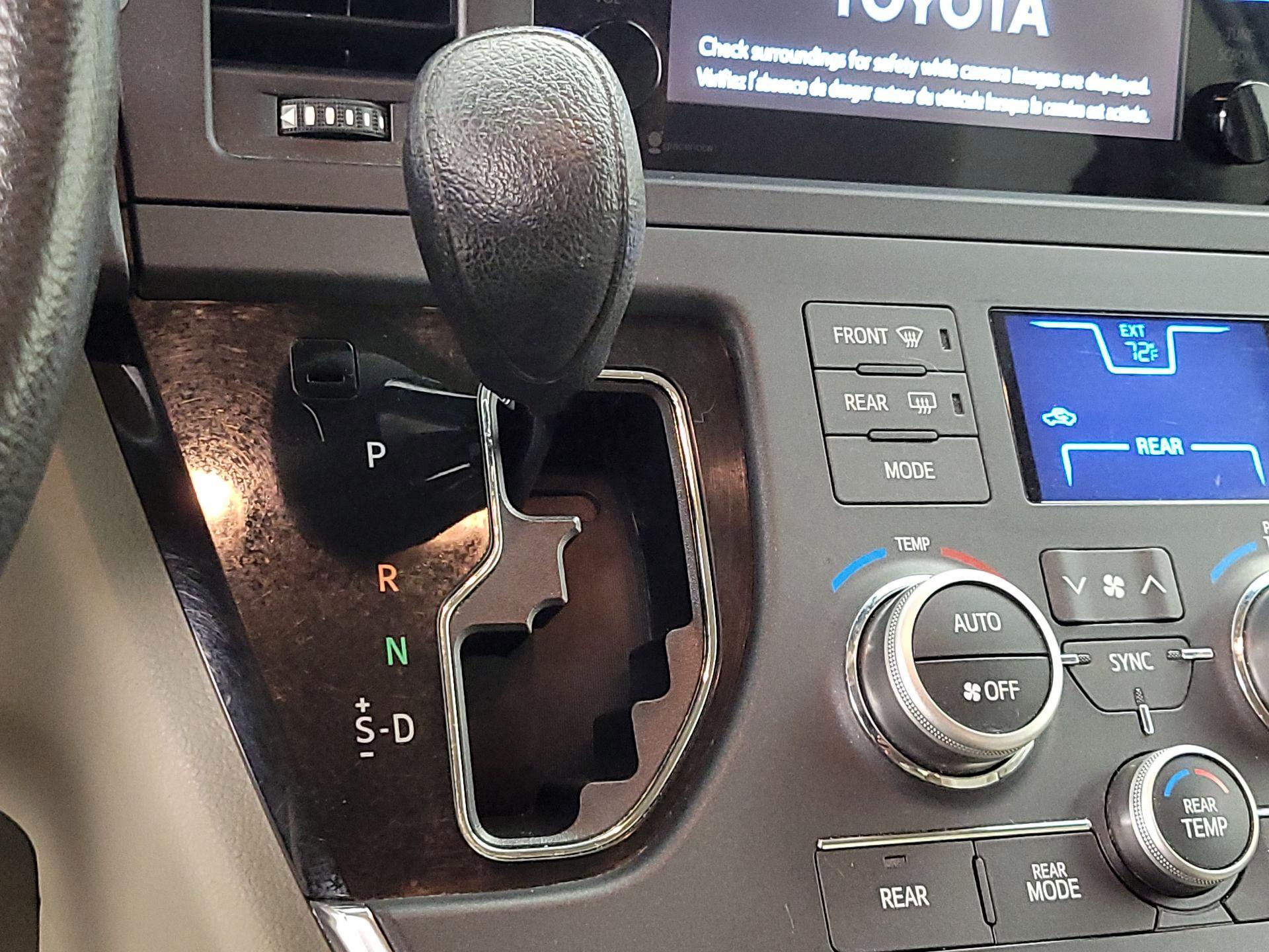 Thumbnail: 2015 Toyota Sienna - 17
