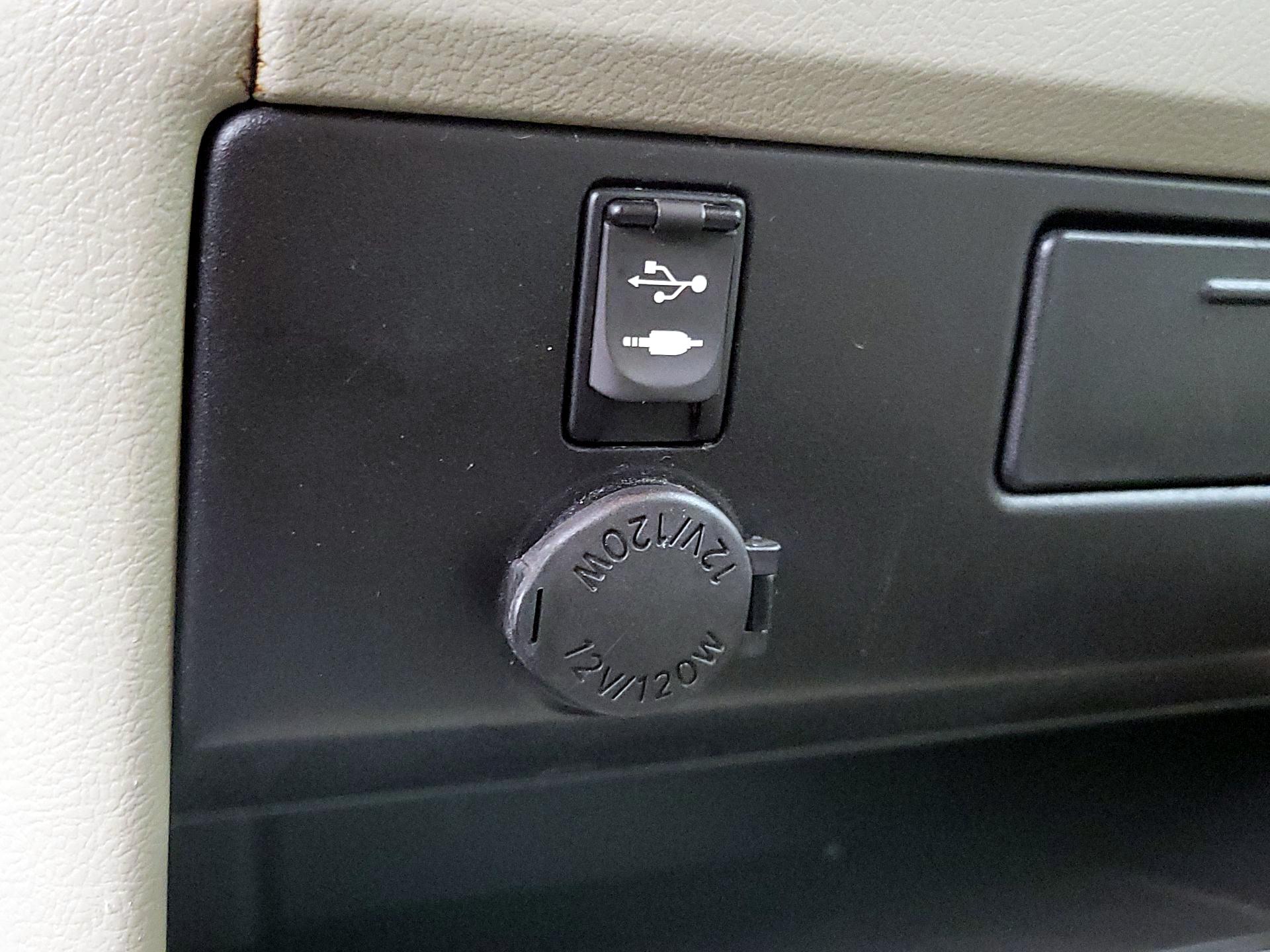 Thumbnail: 2015 Toyota Sienna - 18