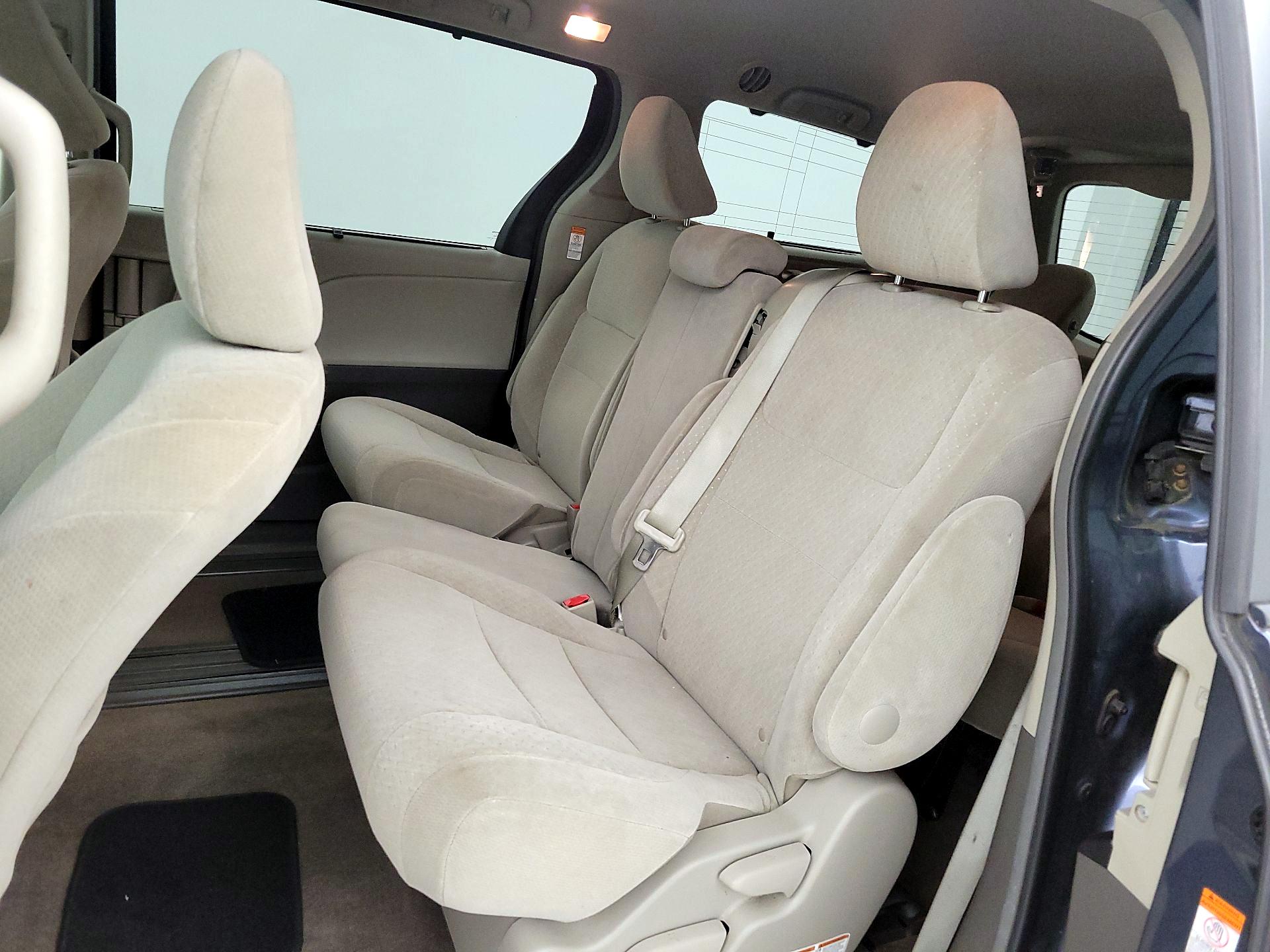 Thumbnail: 2015 Toyota Sienna - 19