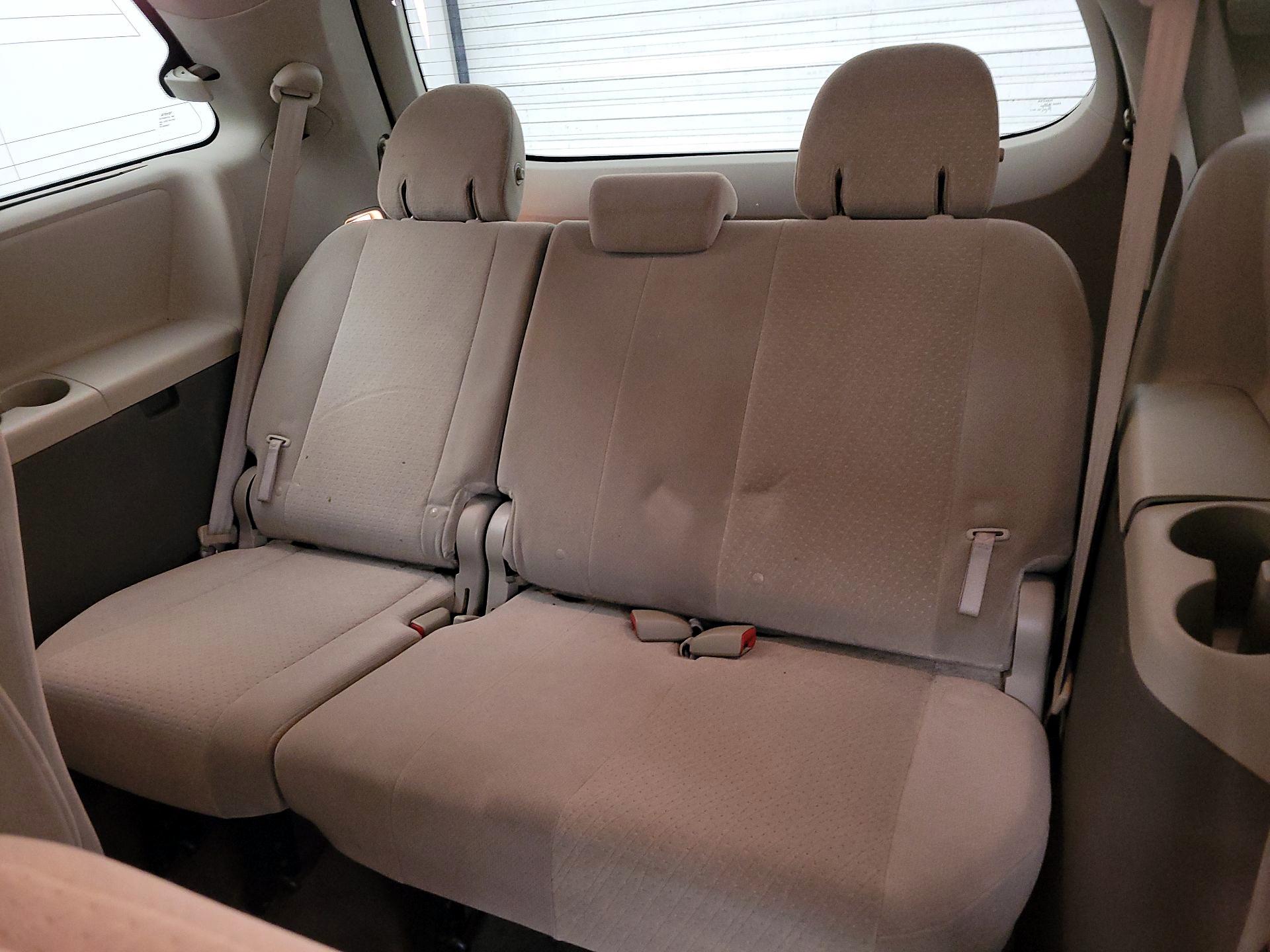 Thumbnail: 2015 Toyota Sienna - 20