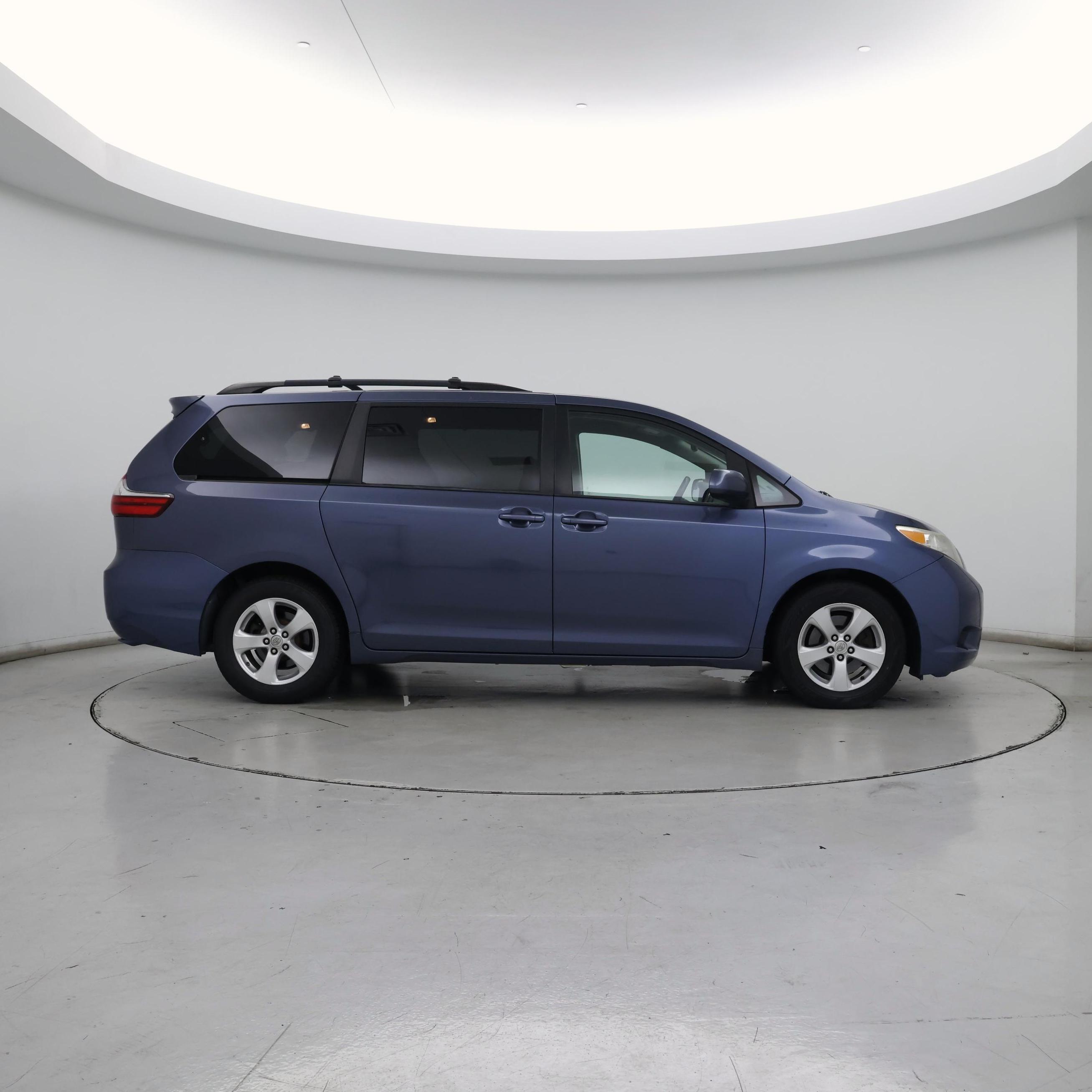 Thumbnail: 2015 Toyota Sienna - 7