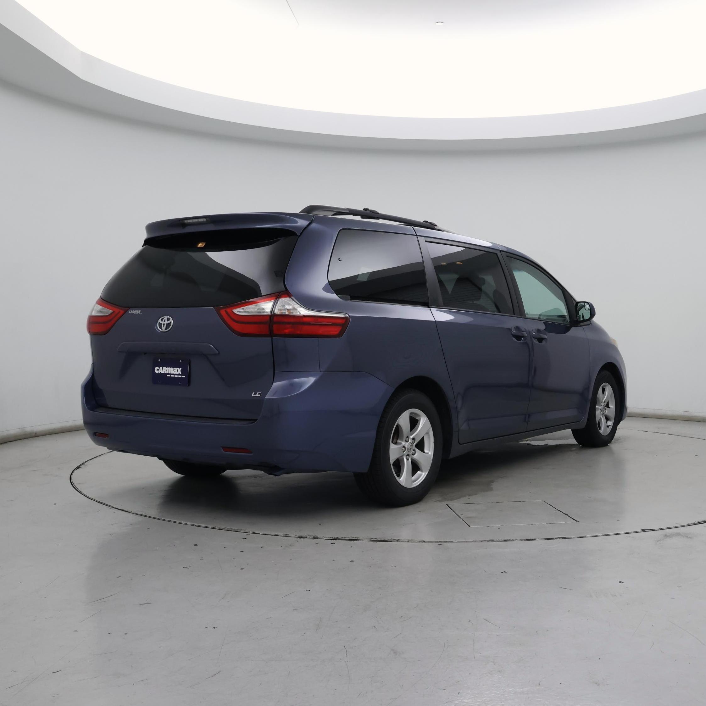 Thumbnail: 2015 Toyota Sienna - 8