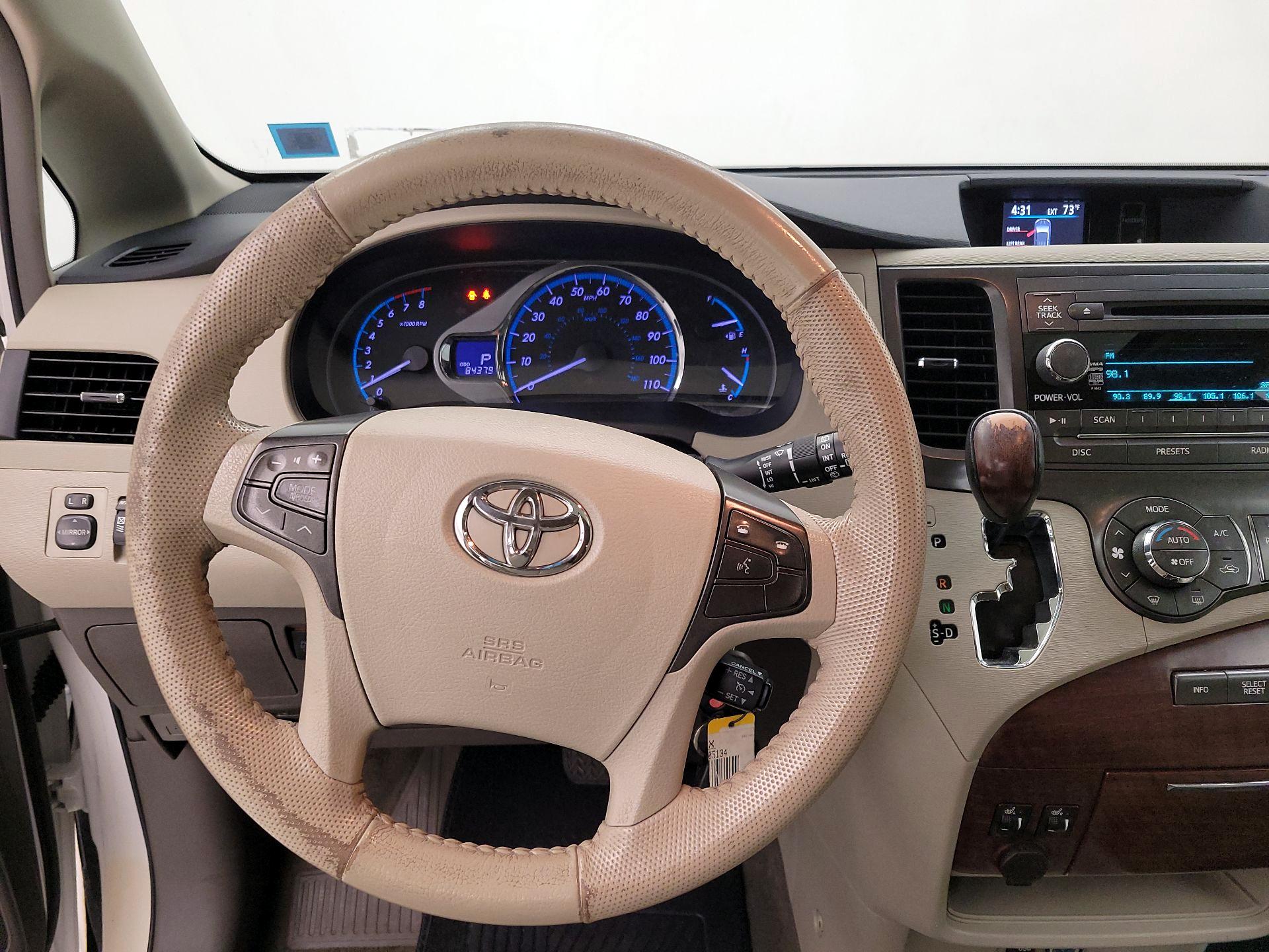 Thumbnail: 2013 Toyota Sienna - 10
