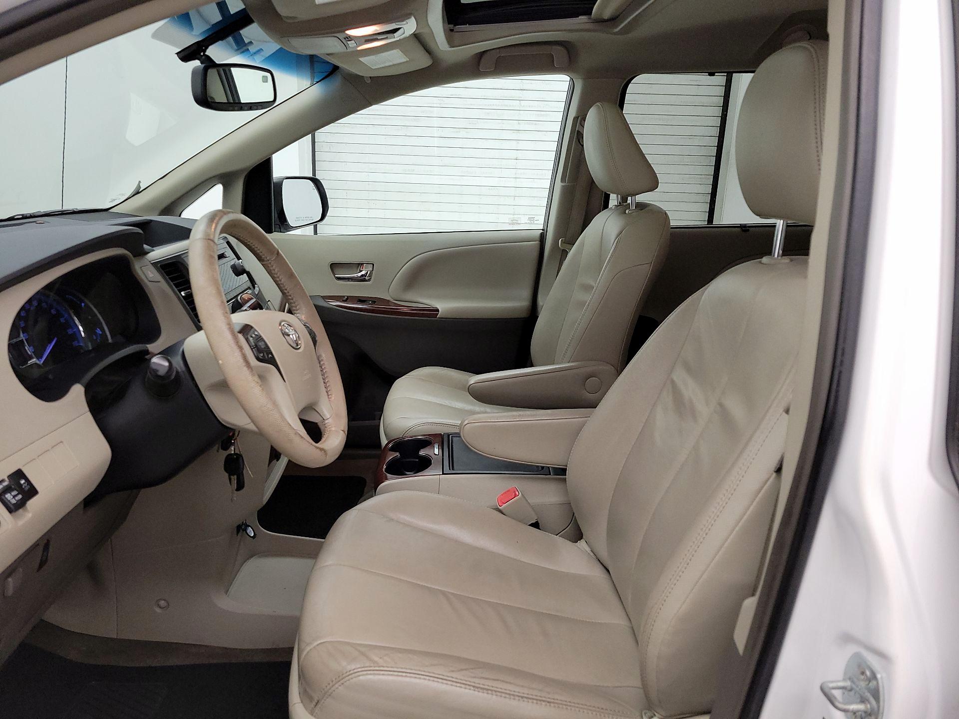 Thumbnail: 2013 Toyota Sienna - 11