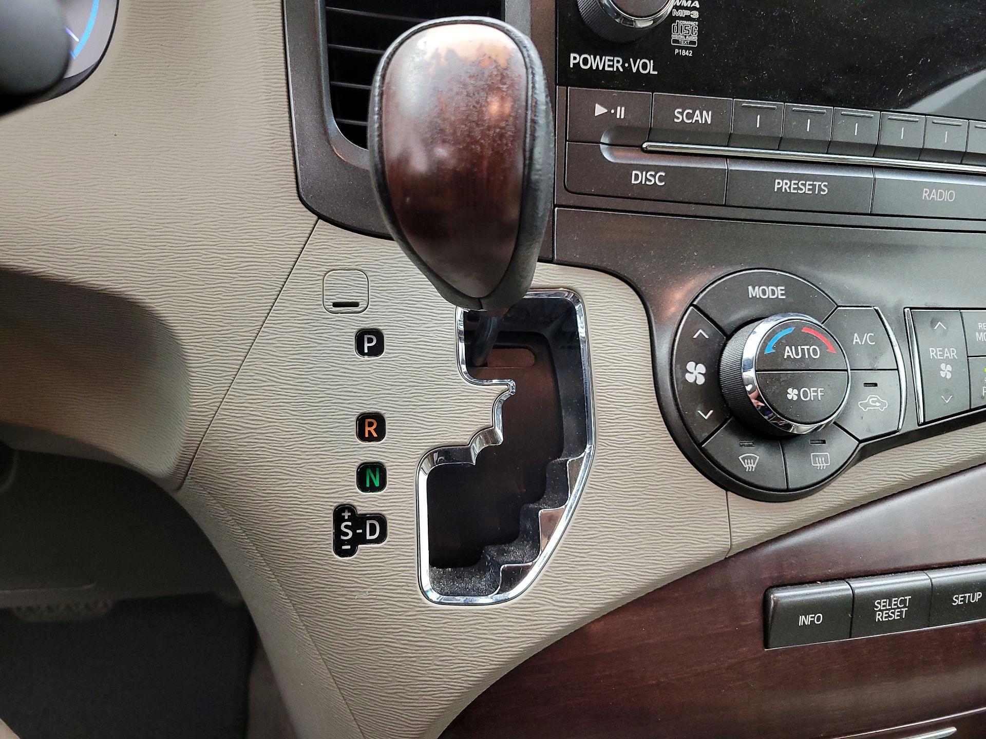 Thumbnail: 2013 Toyota Sienna - 17