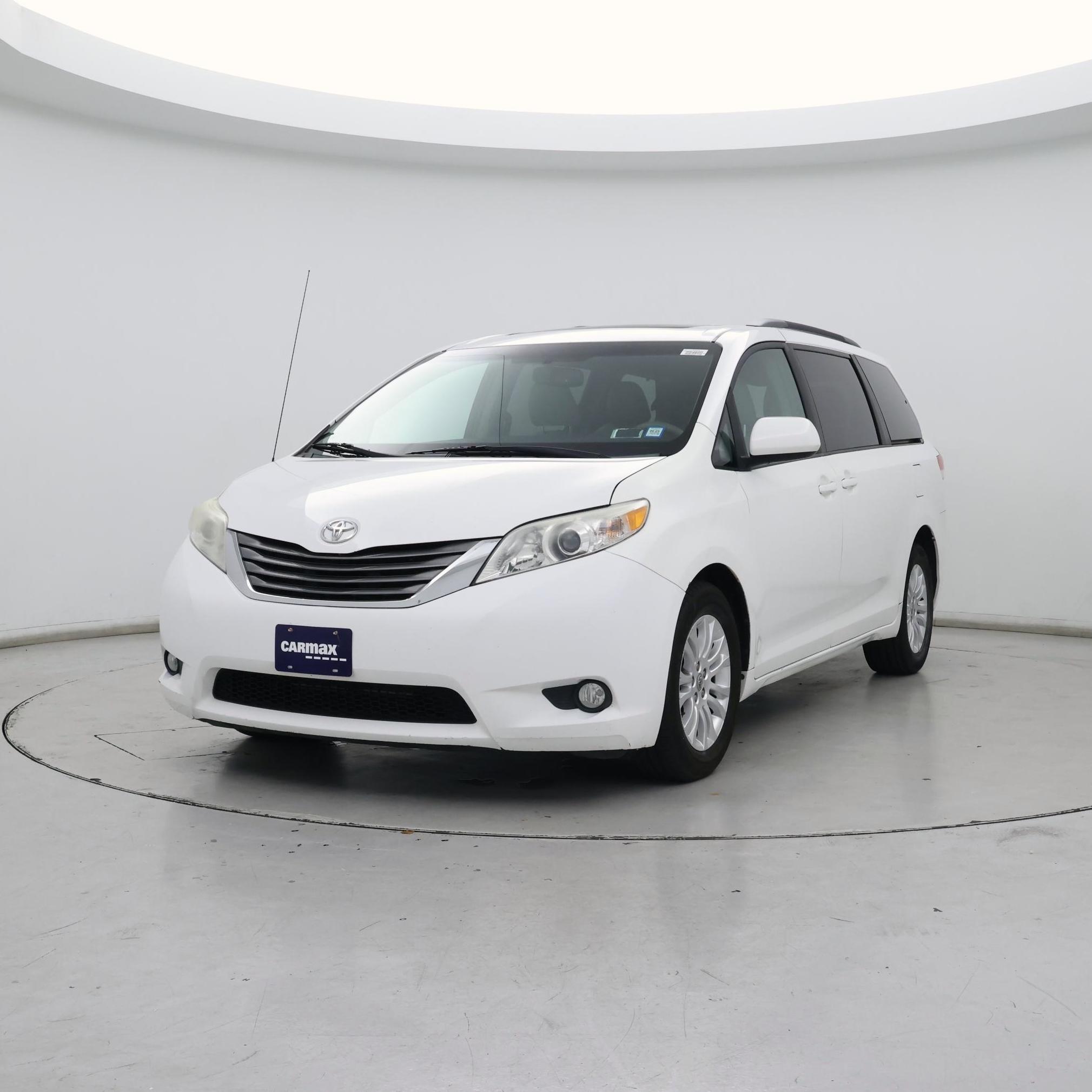Thumbnail: 2013 Toyota Sienna - 4