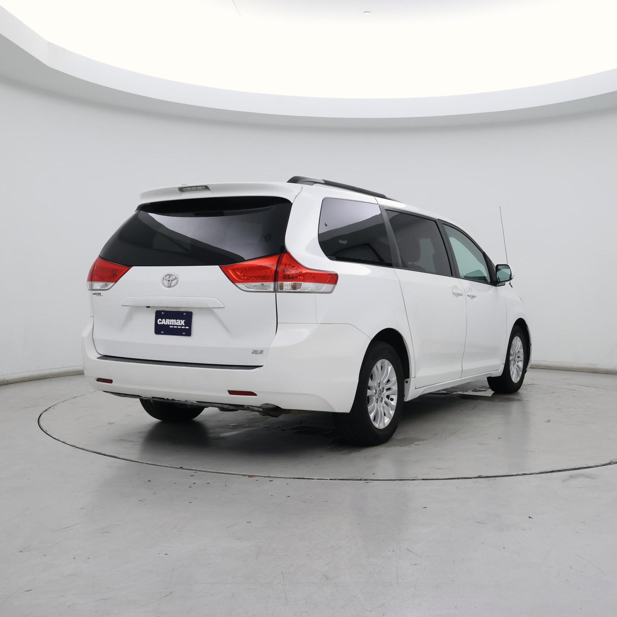 Thumbnail: 2013 Toyota Sienna - 8