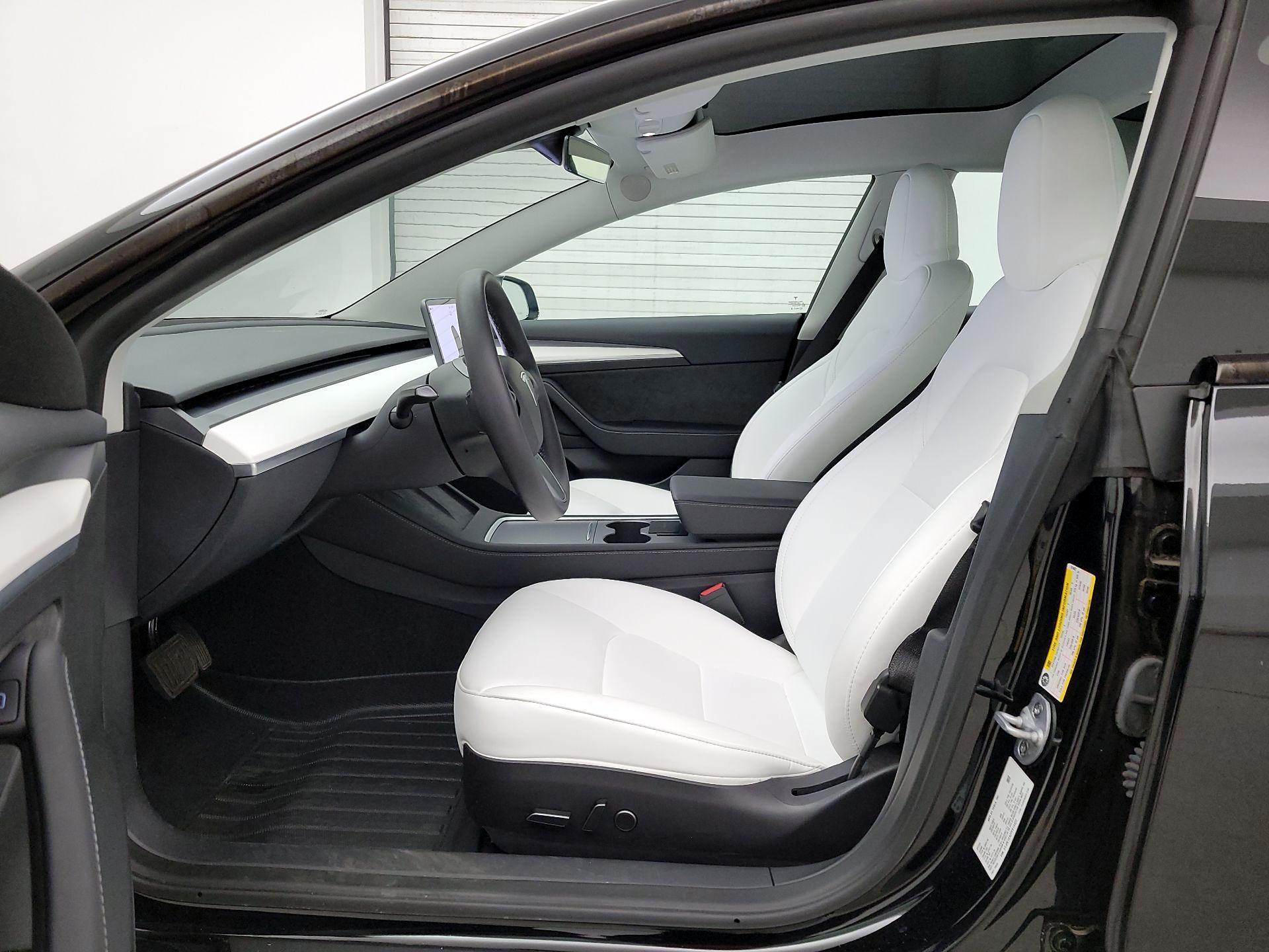 Thumbnail: 2023 Tesla Model 3 - 11