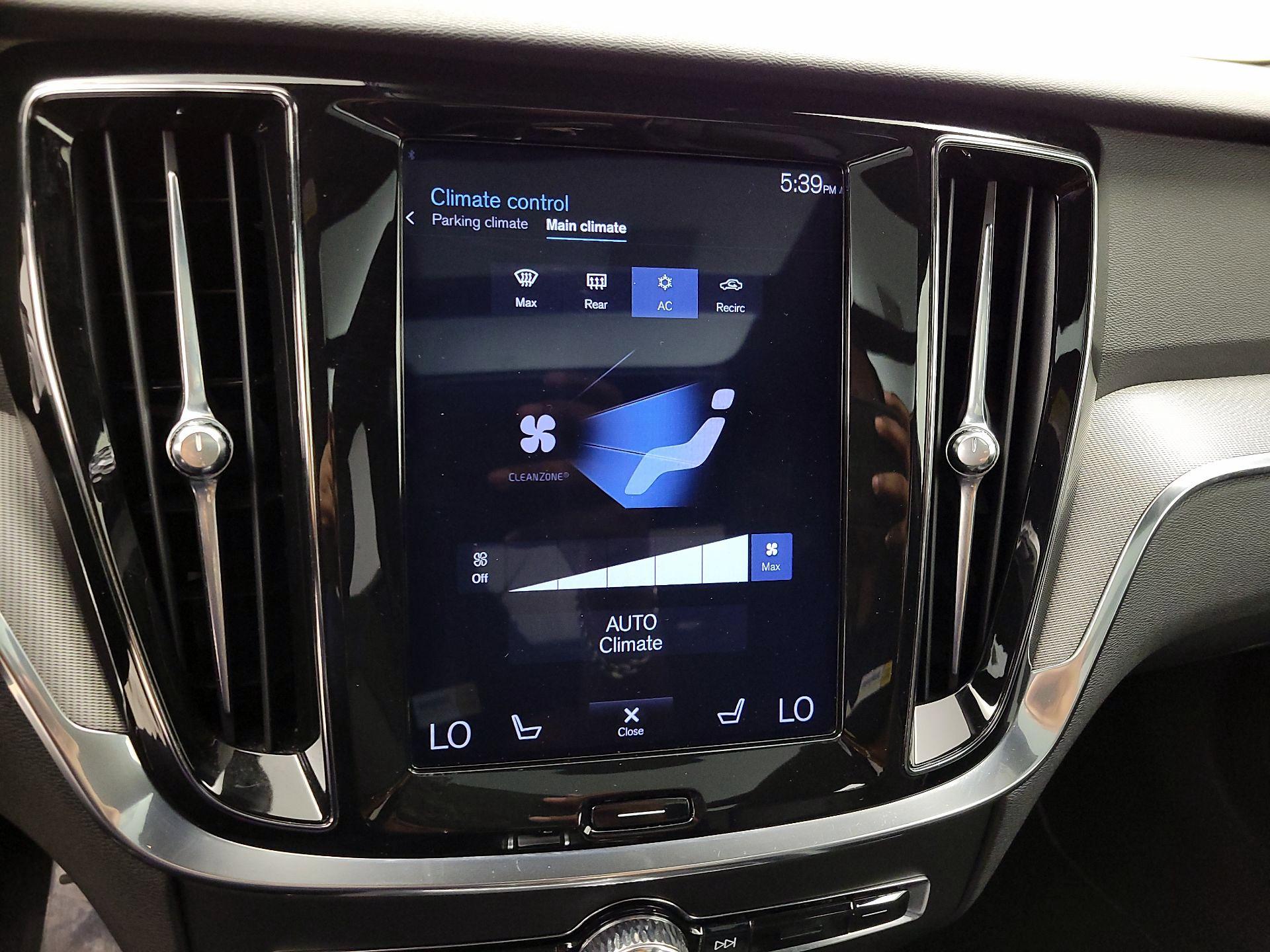 Thumbnail: 2019 Volvo S60 - 17