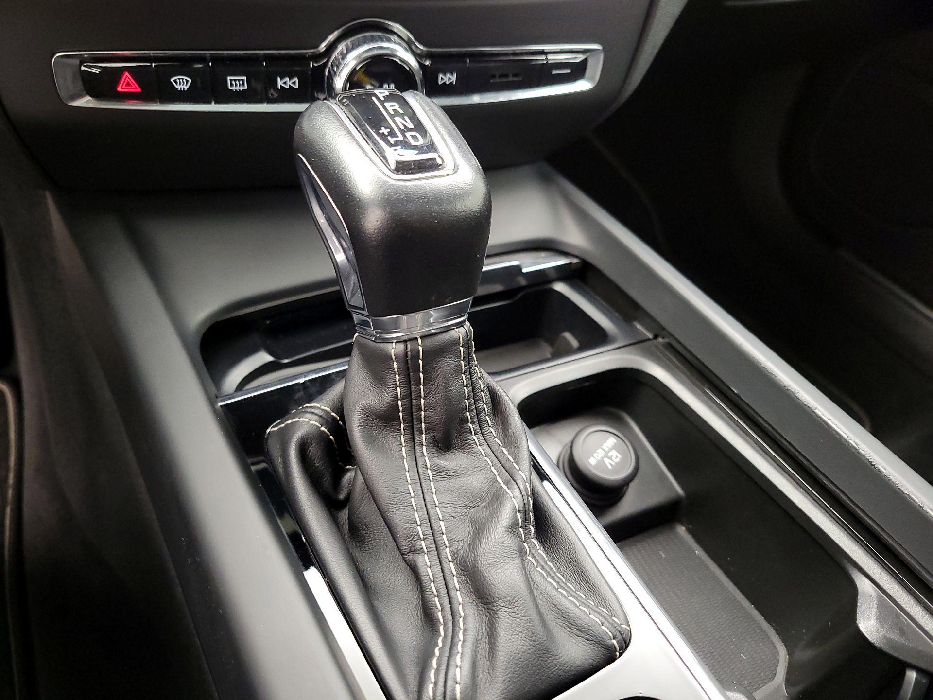 Thumbnail: 2019 Volvo S60 - 18