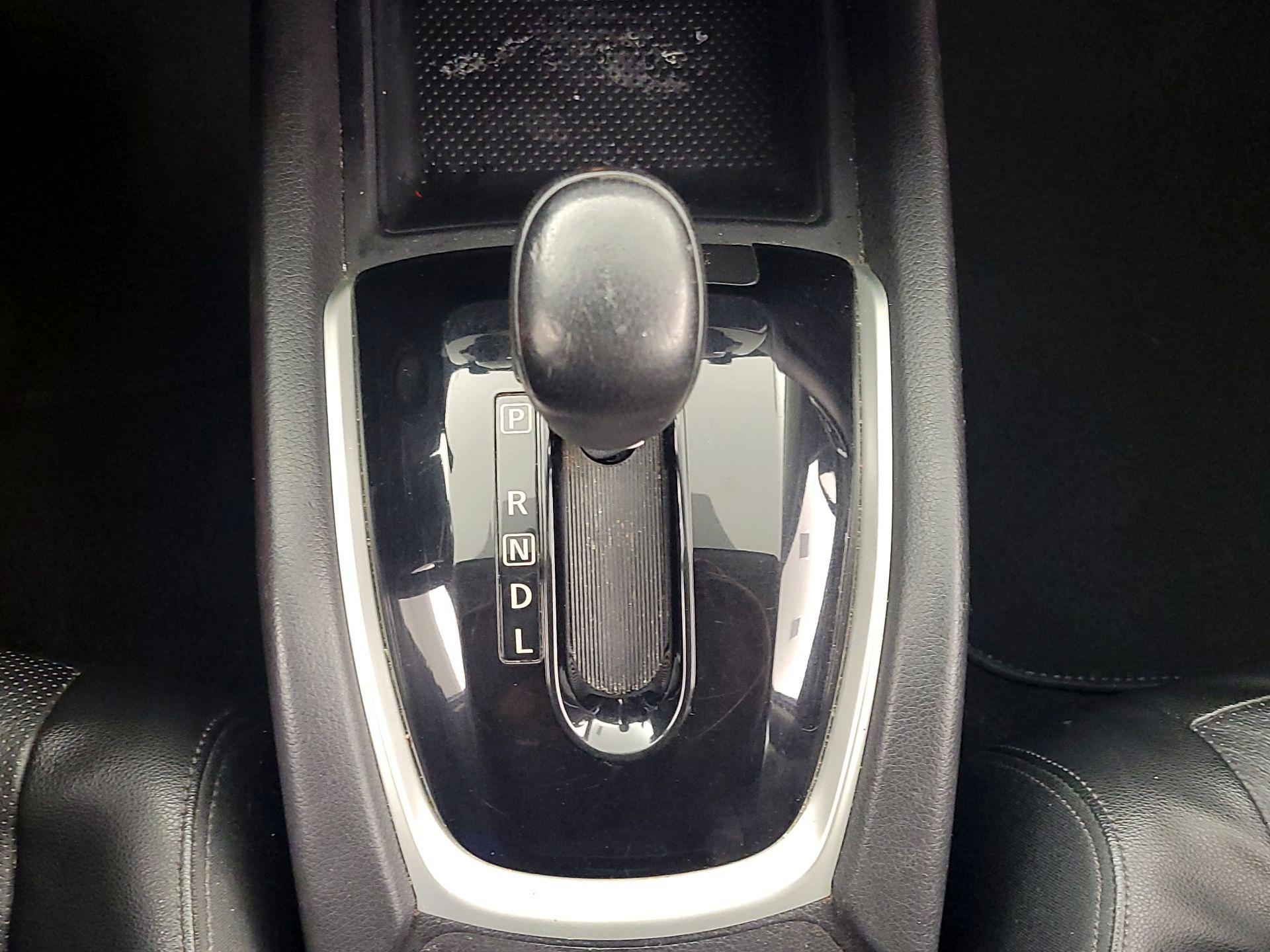 Thumbnail: 2015 Nissan Rogue - 18