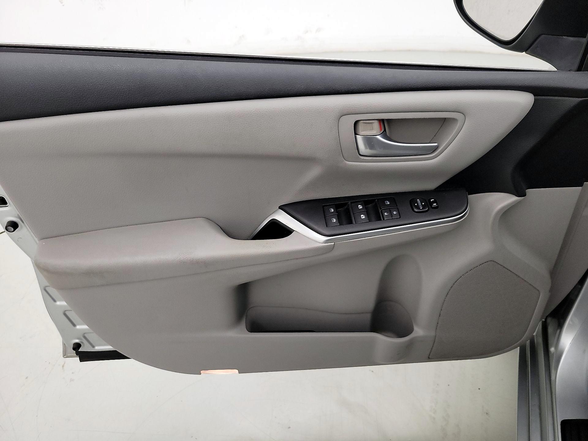 Thumbnail: 2015 Toyota Camry - 12