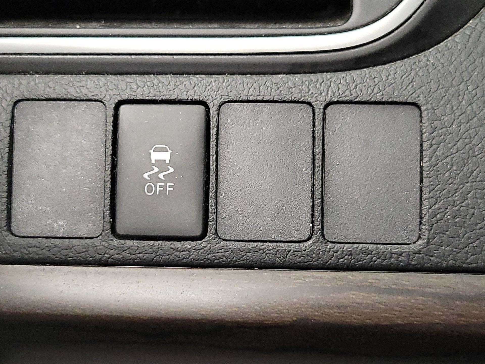Thumbnail: 2015 Toyota Camry - 13