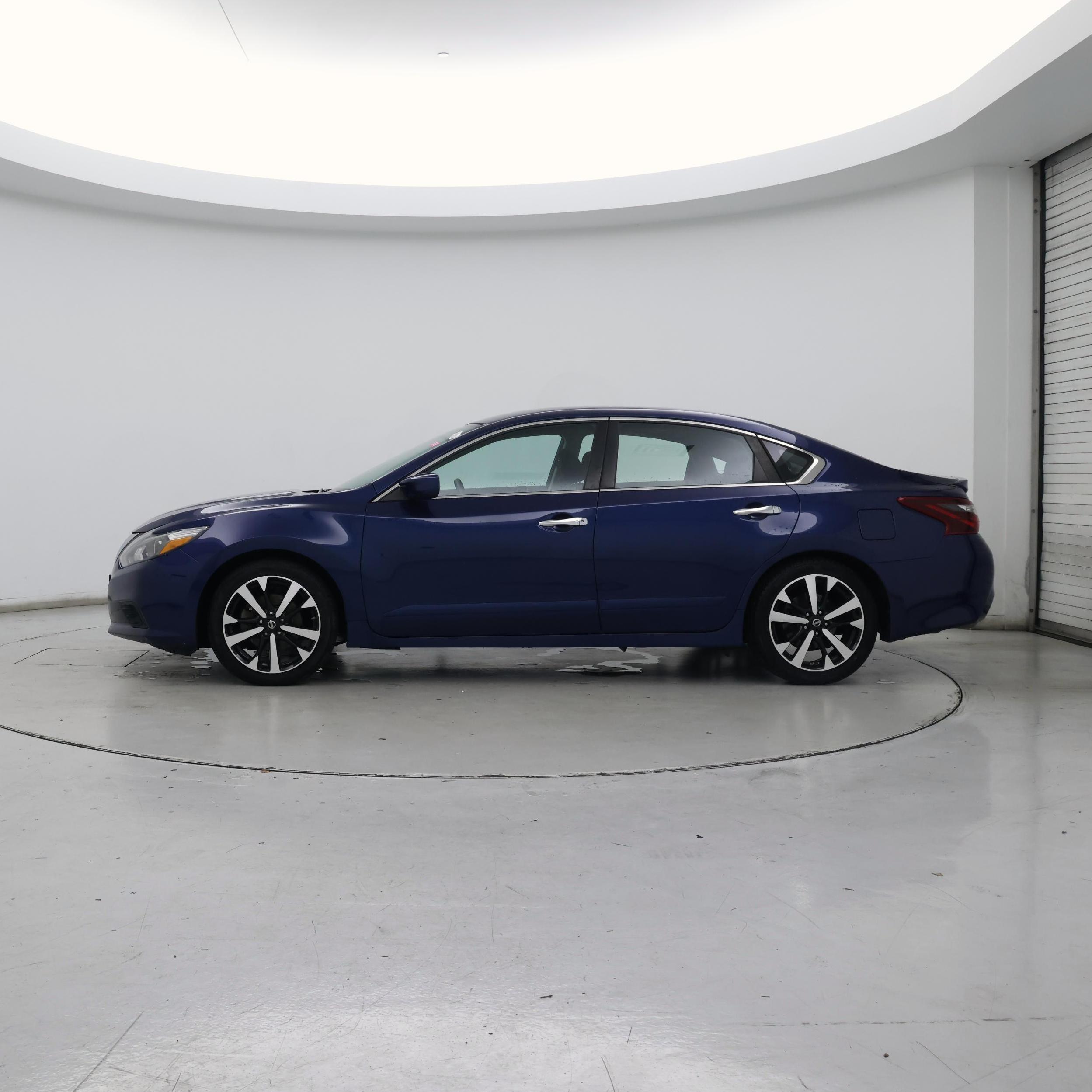 Thumbnail: 2018 Nissan Altima - 3