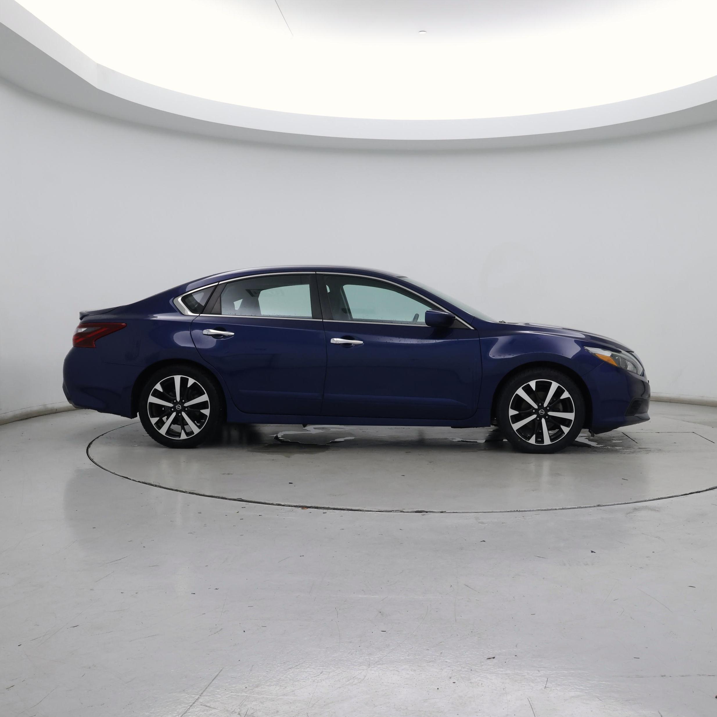 Thumbnail: 2018 Nissan Altima - 7
