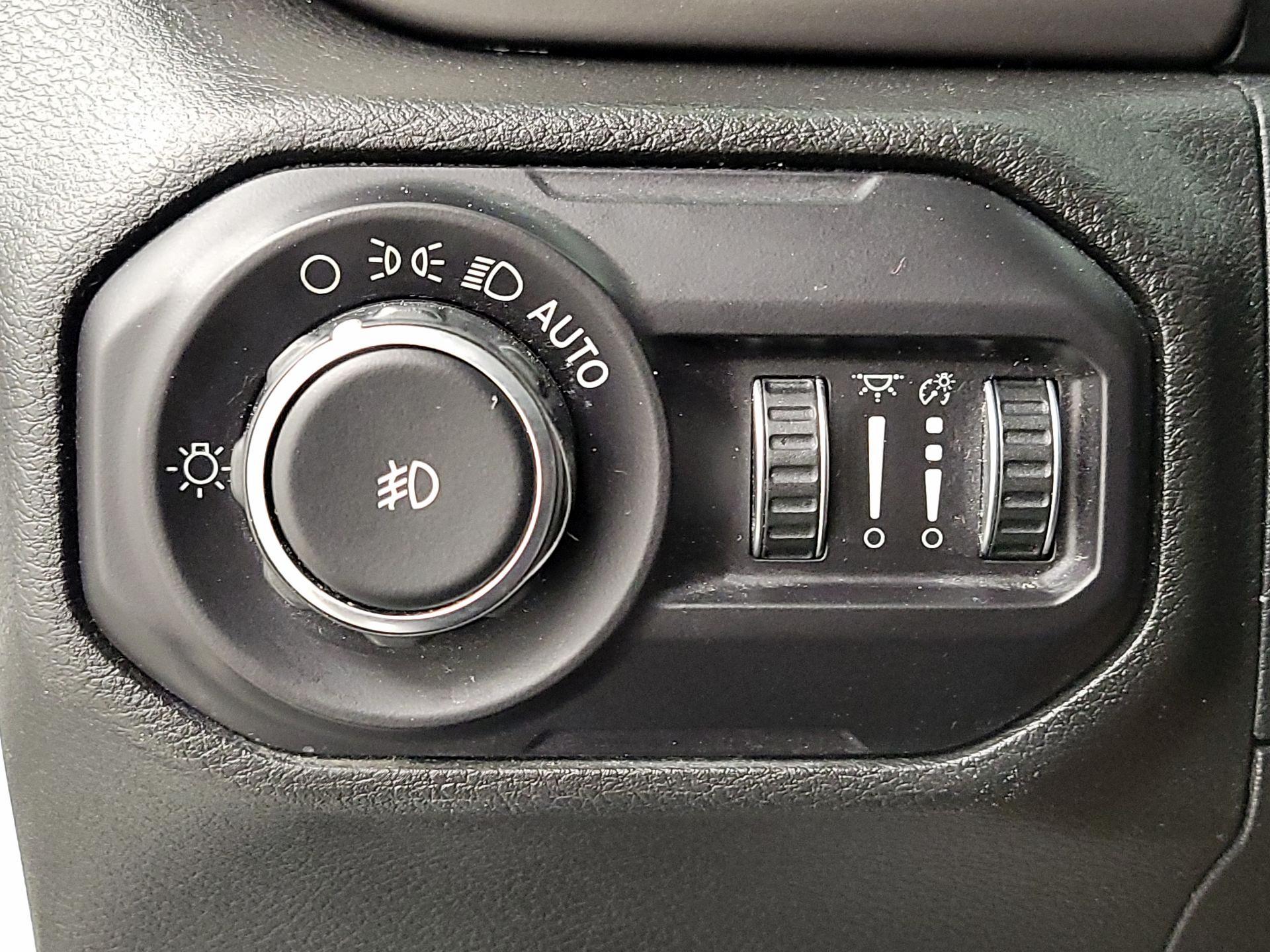 Thumbnail: 2018 Jeep Wrangler - 13