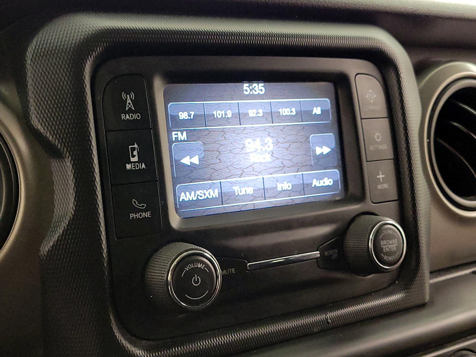Thumbnail: 2018 Jeep Wrangler - 15