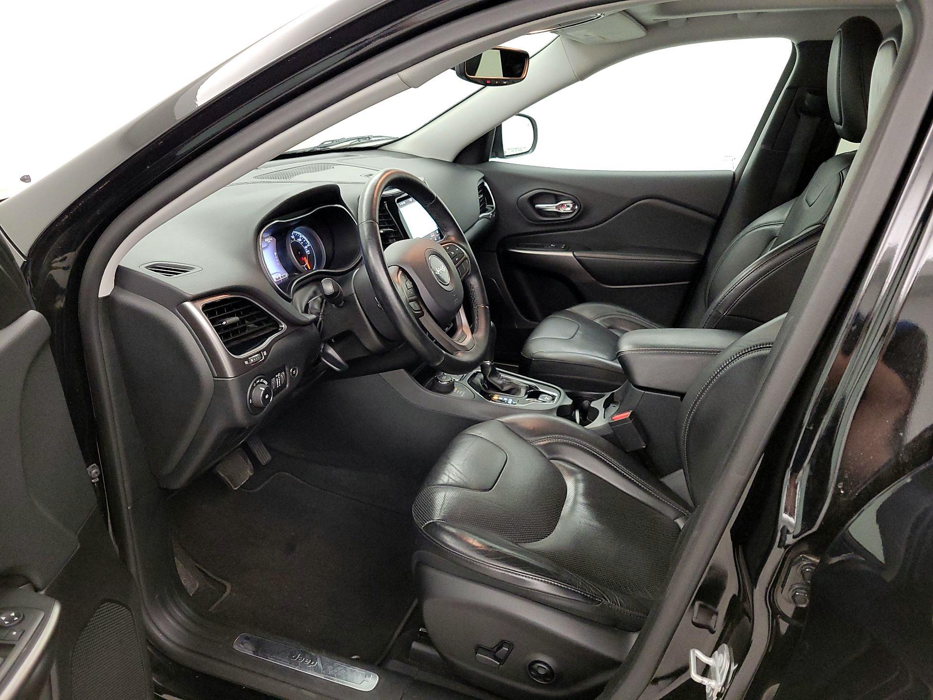 Thumbnail: 2019 Jeep Cherokee - 11