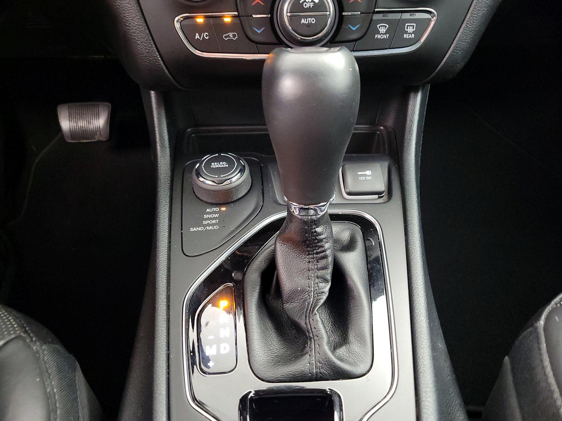 Thumbnail: 2019 Jeep Cherokee - 18