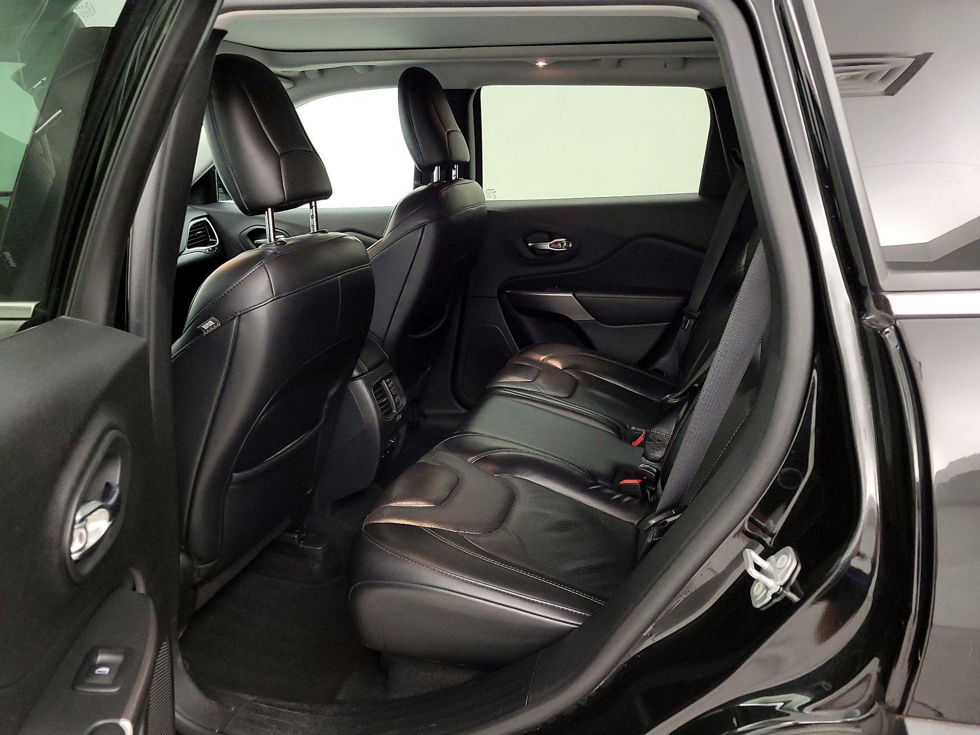 Thumbnail: 2019 Jeep Cherokee - 19