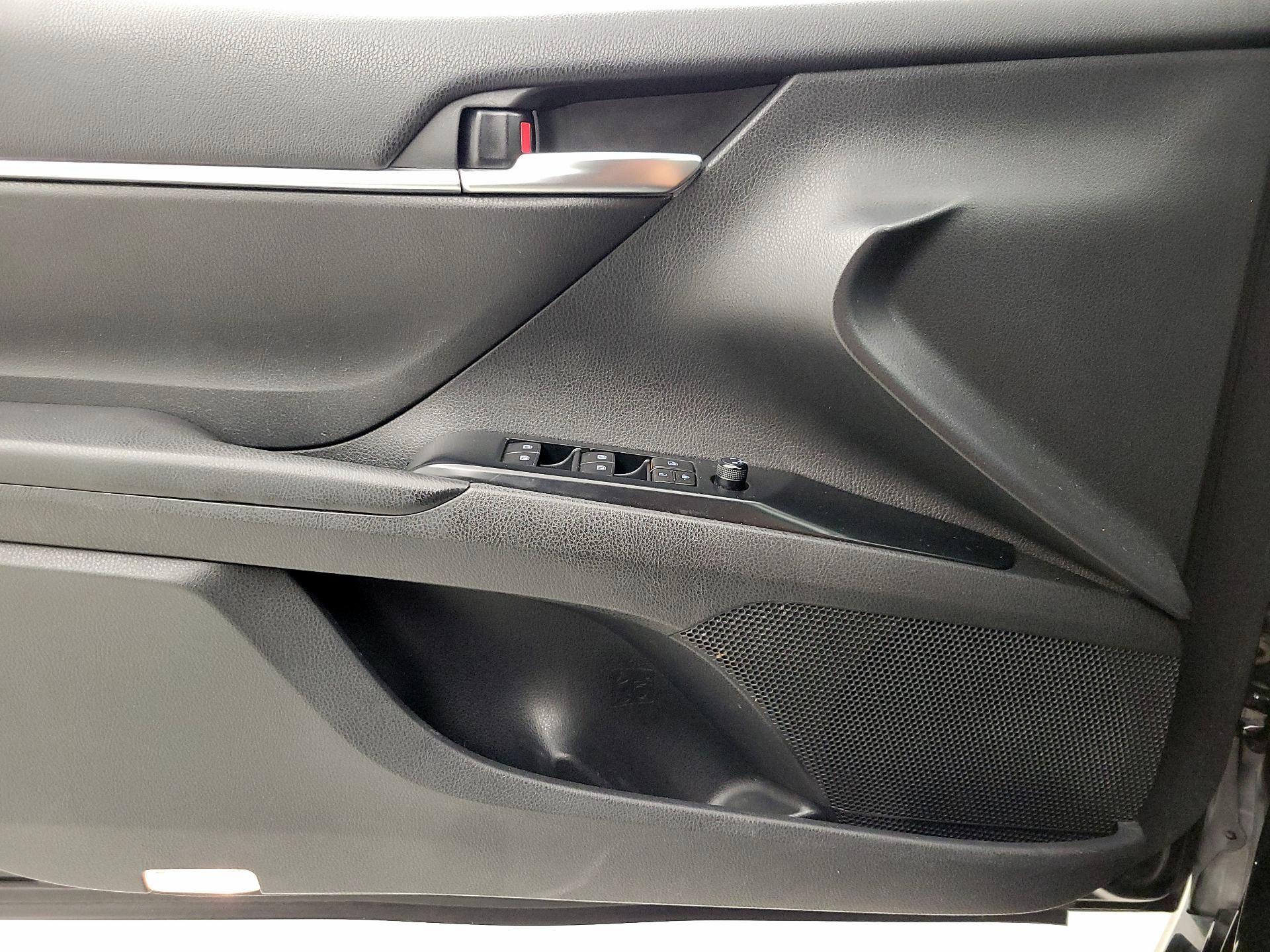 Thumbnail: 2019 Toyota Camry - 12