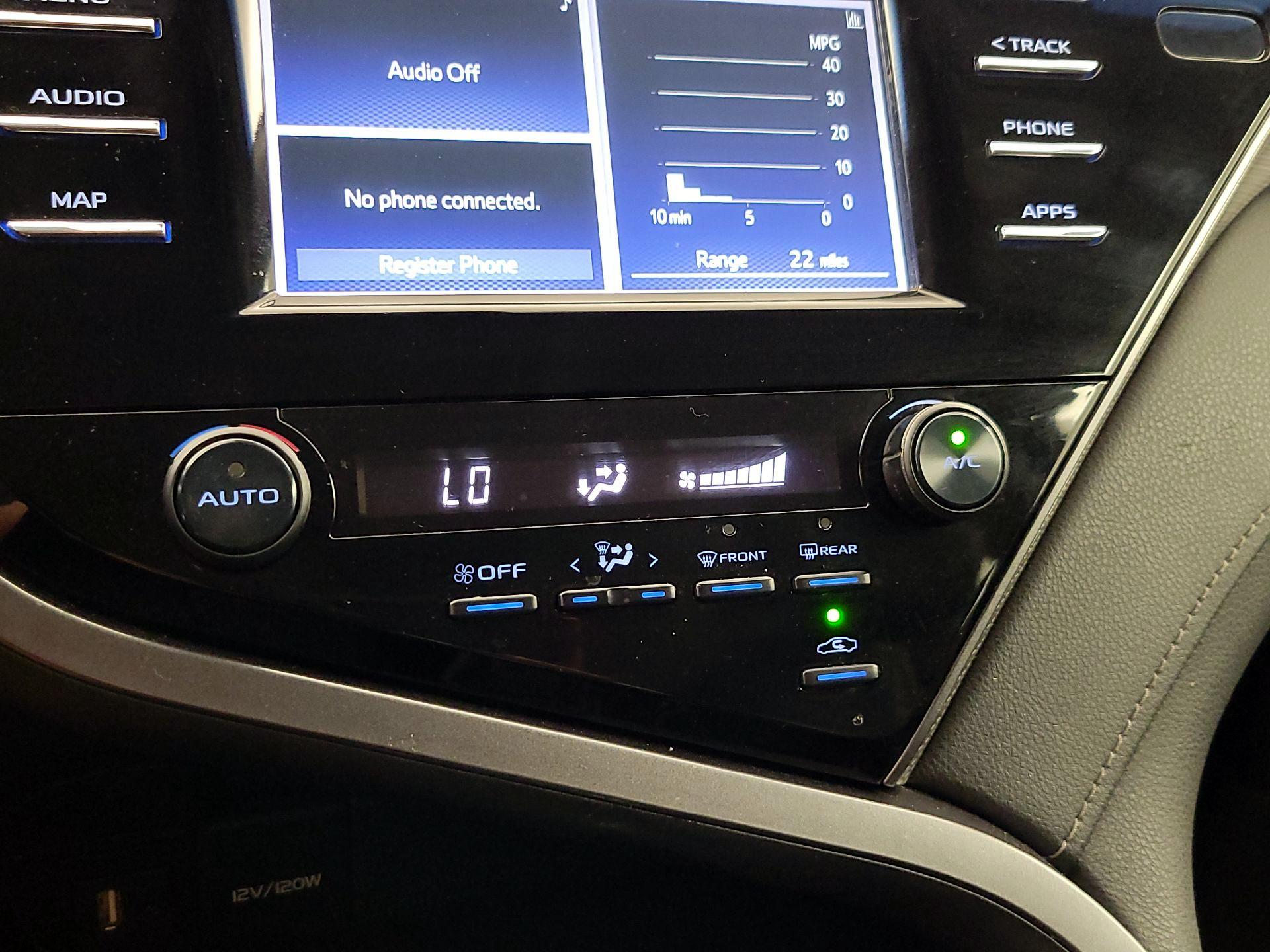 Thumbnail: 2019 Toyota Camry - 16
