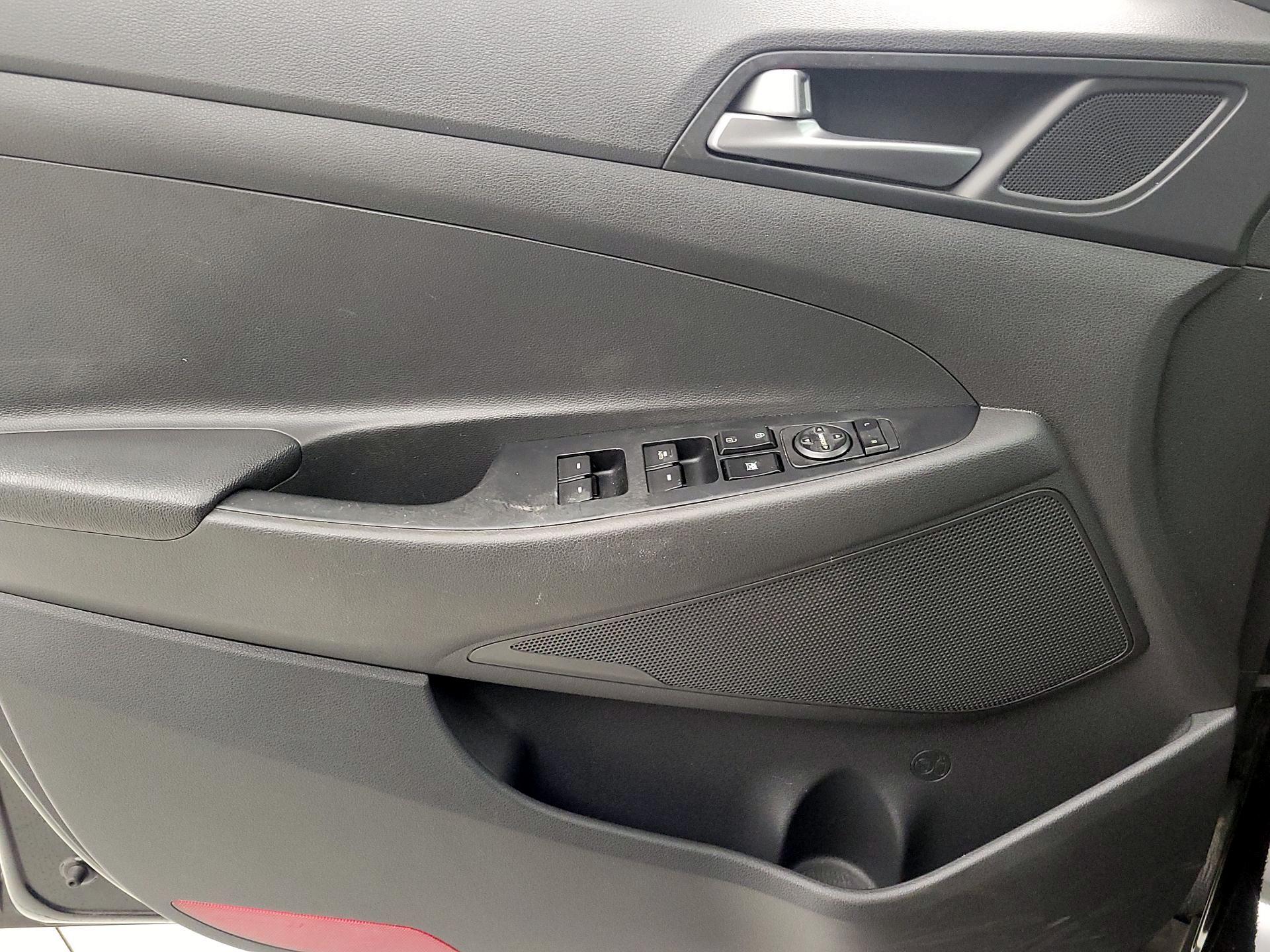 Thumbnail: 2016 Hyundai Tucson - 12