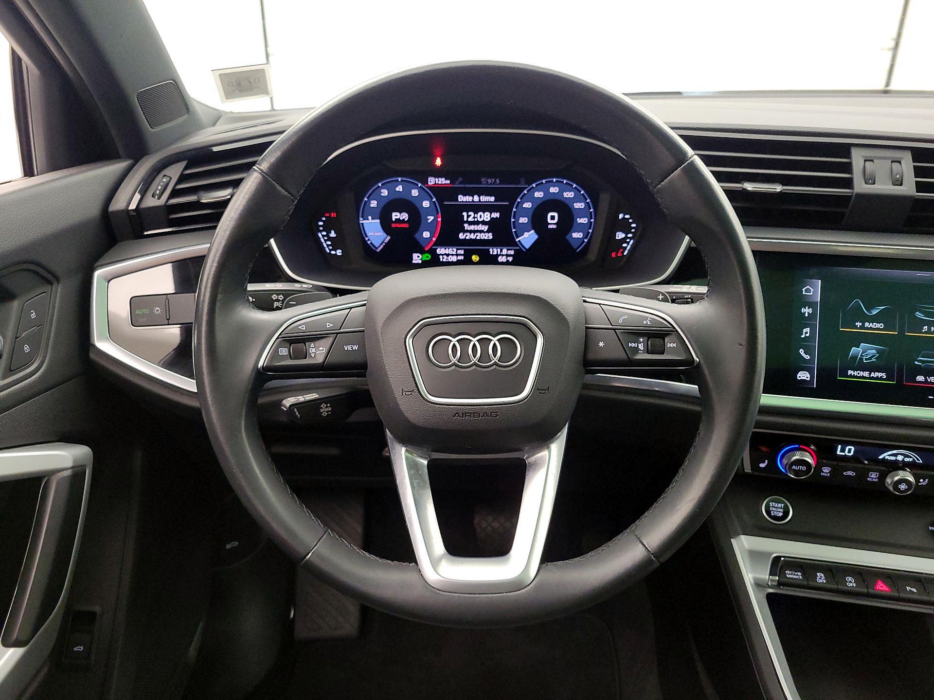 Thumbnail: 2021 Audi Q3 - 10
