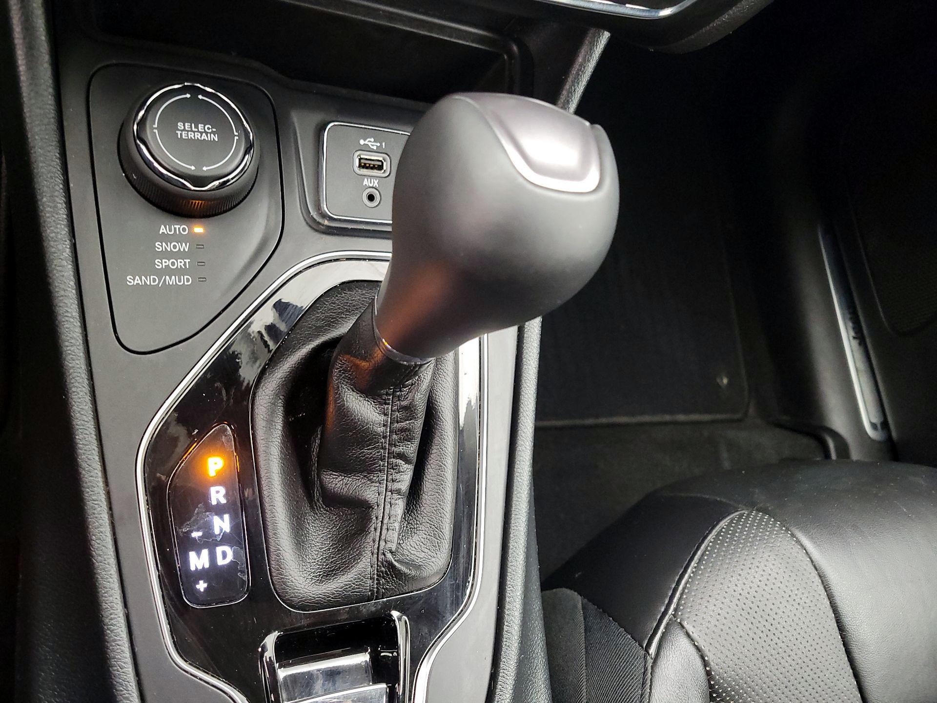 Thumbnail: 2019 Jeep Cherokee - 17