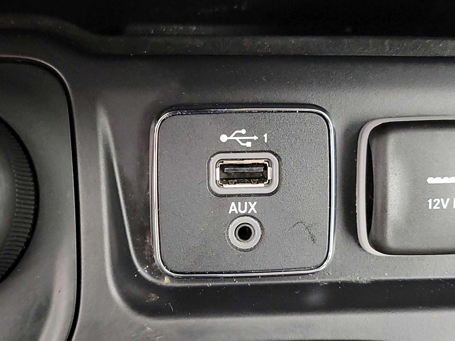 Thumbnail: 2019 Jeep Cherokee - 18