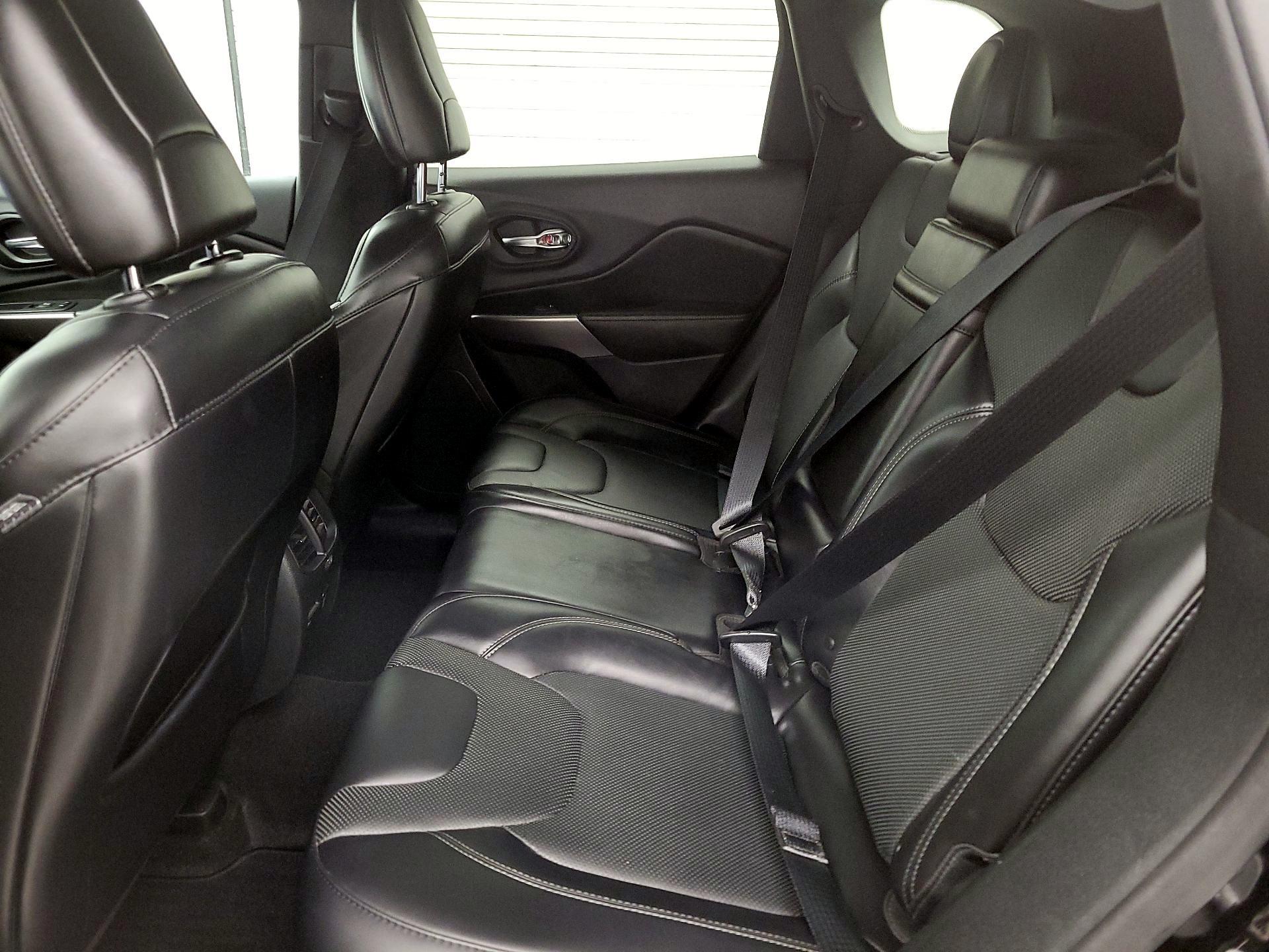 Thumbnail: 2019 Jeep Cherokee - 19