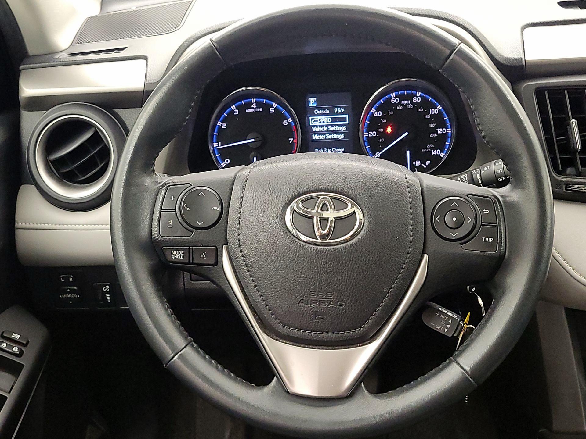 Thumbnail: 2016 Toyota RAV4 - 10