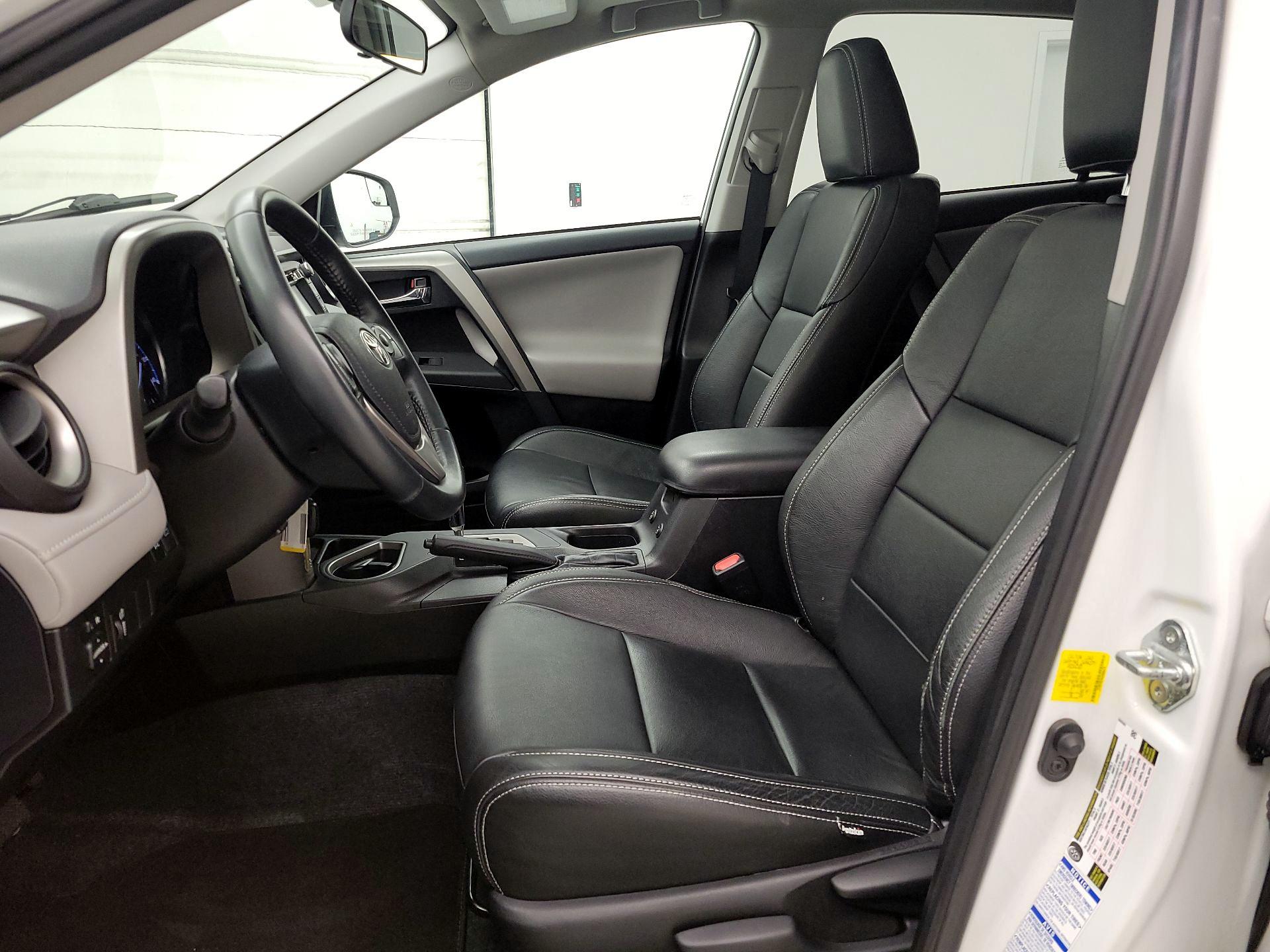 Thumbnail: 2016 Toyota RAV4 - 11