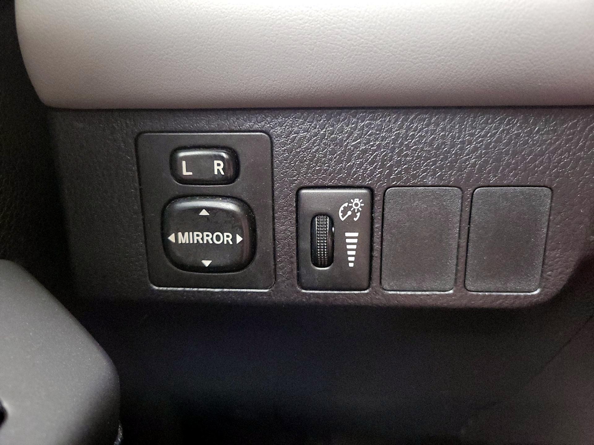 Thumbnail: 2016 Toyota RAV4 - 13