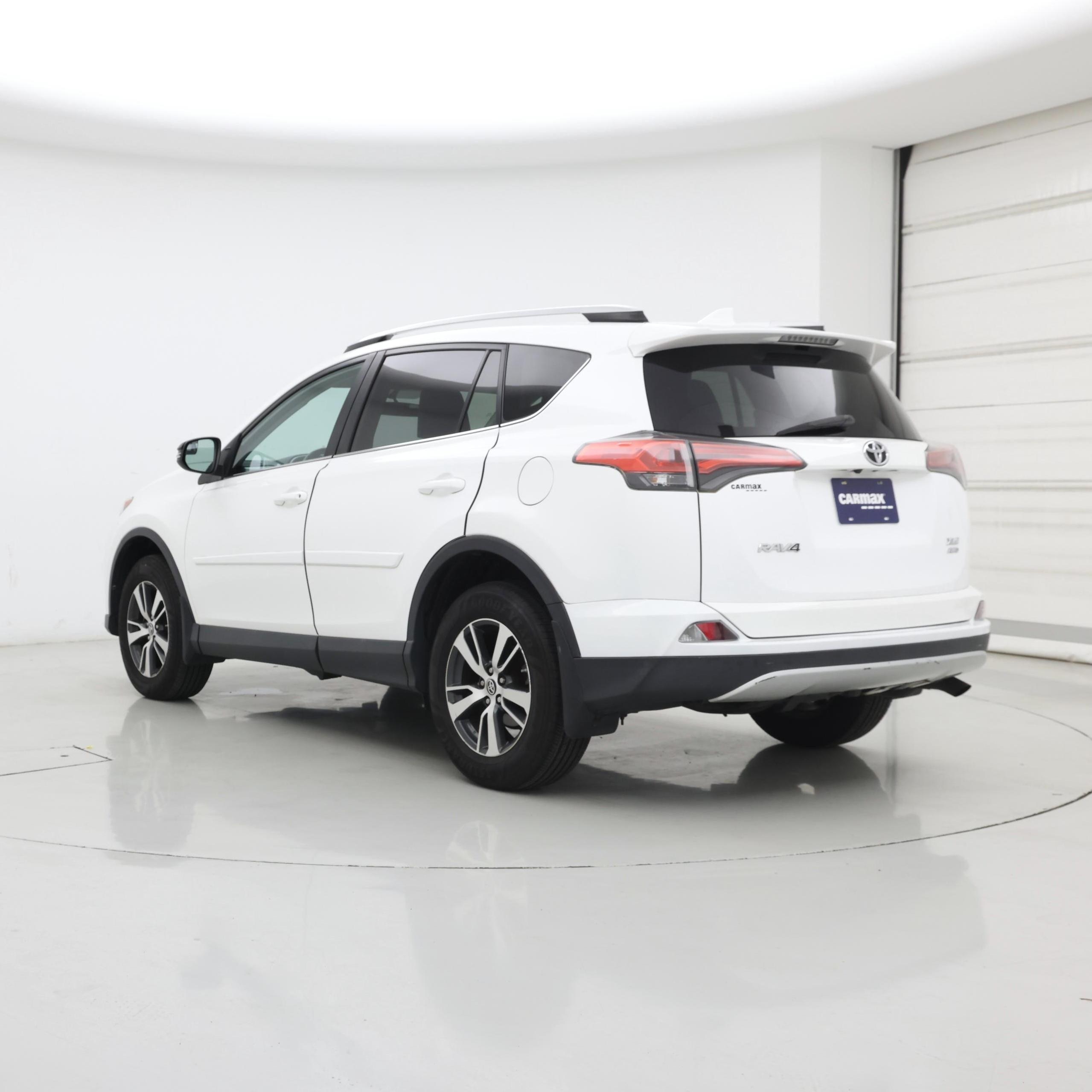 Thumbnail: 2016 Toyota RAV4 - 2