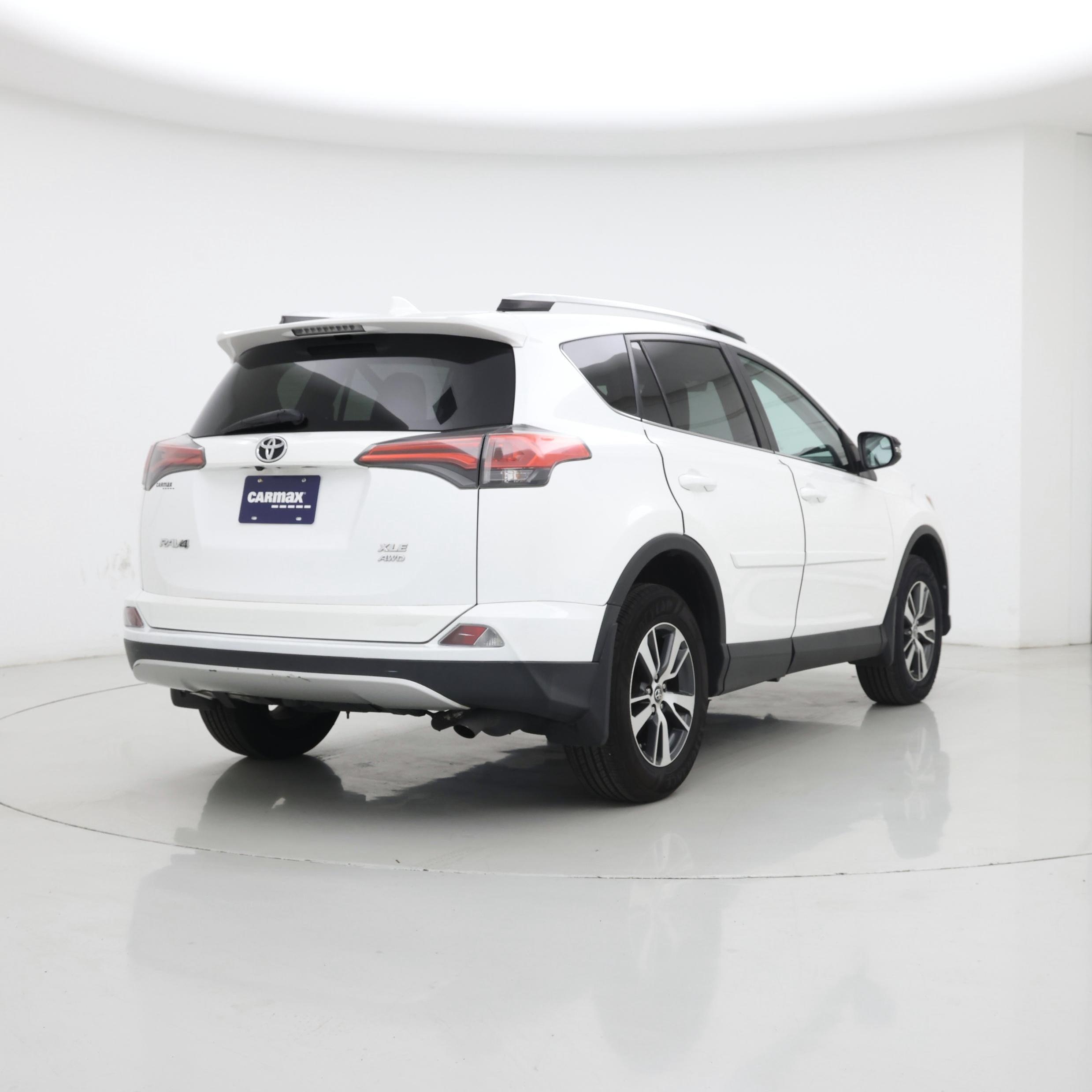 Thumbnail: 2016 Toyota RAV4 - 8