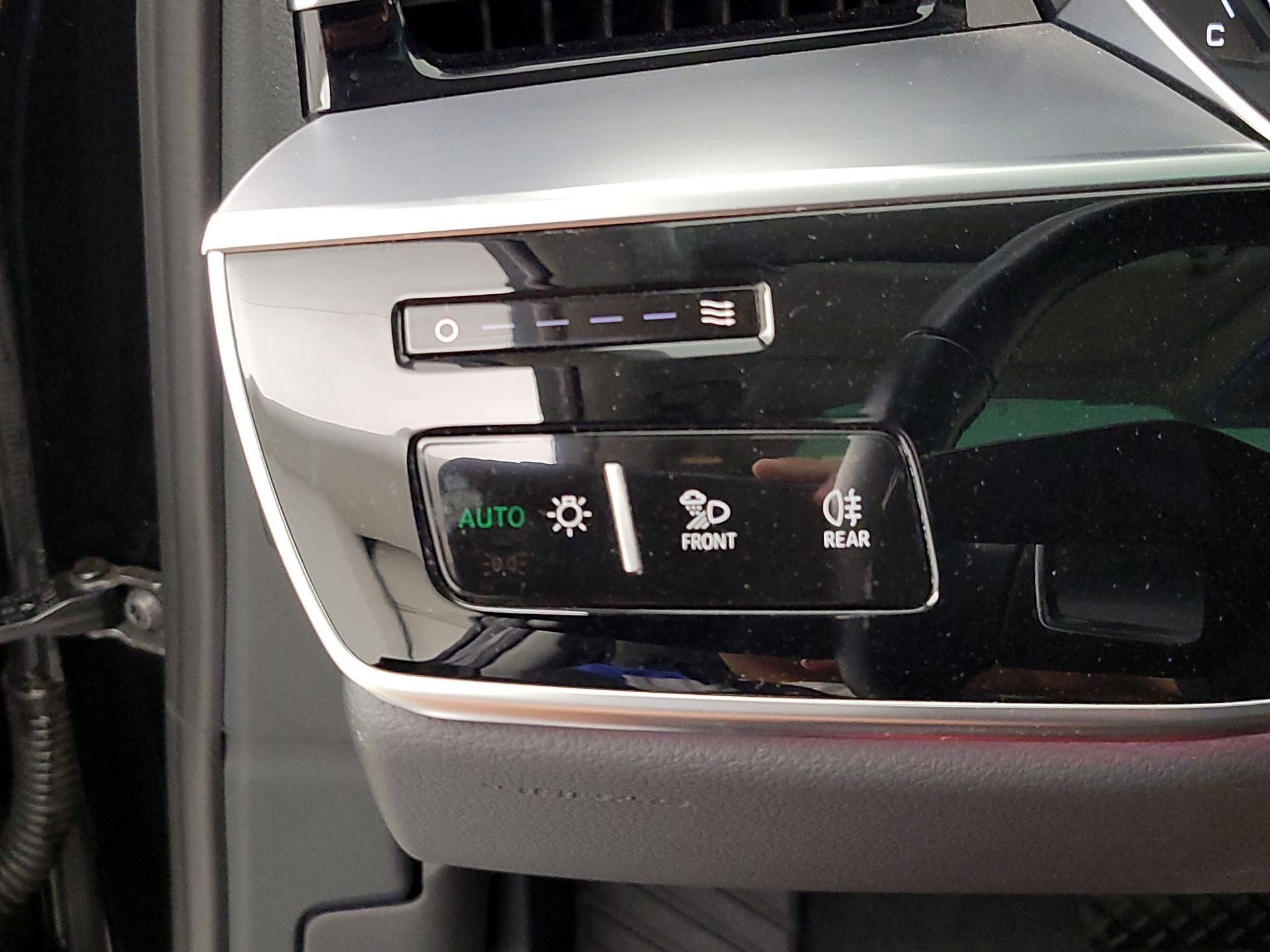 Thumbnail: 2020 Audi A8 - 13
