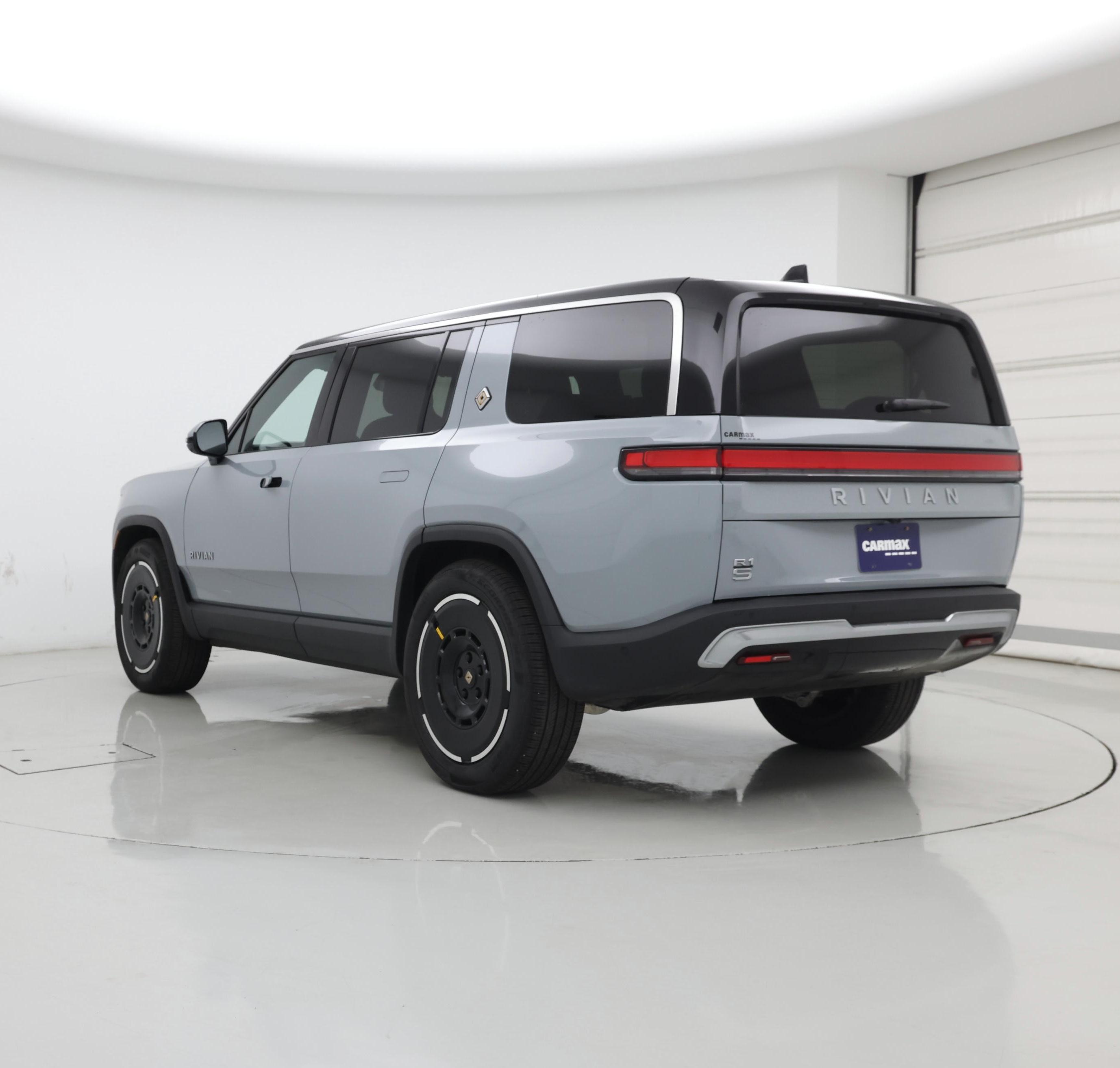 Thumbnail: 2025 Rivian R1S - 2