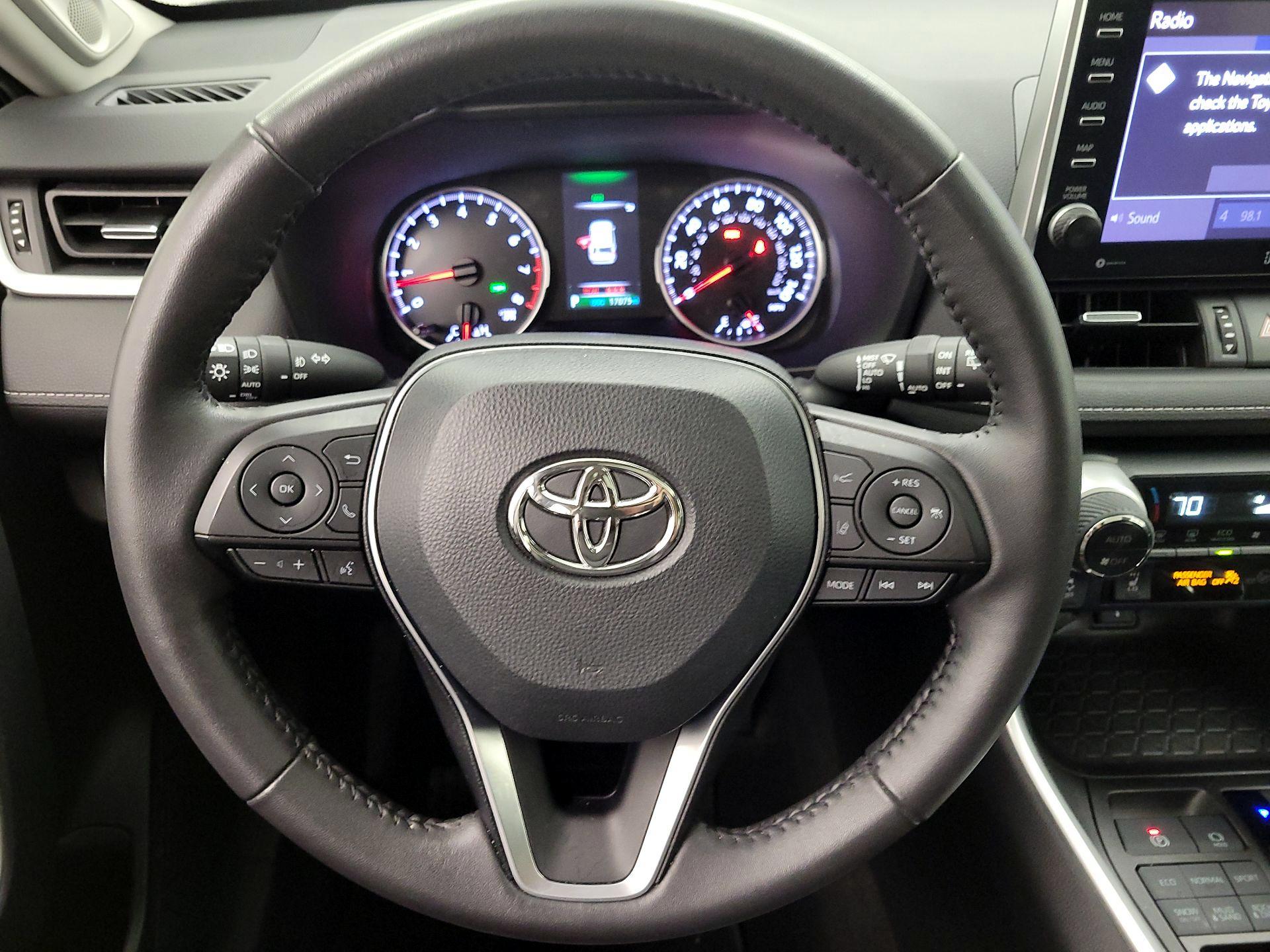 Thumbnail: 2022 Toyota RAV4 - 10