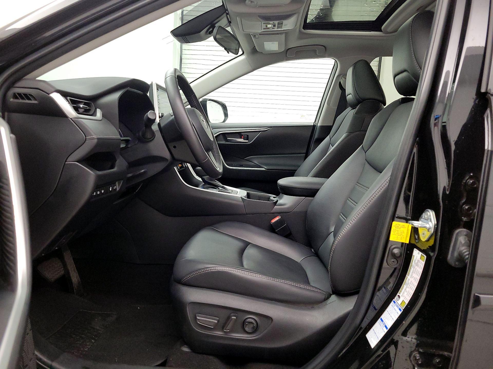 Thumbnail: 2022 Toyota RAV4 - 11