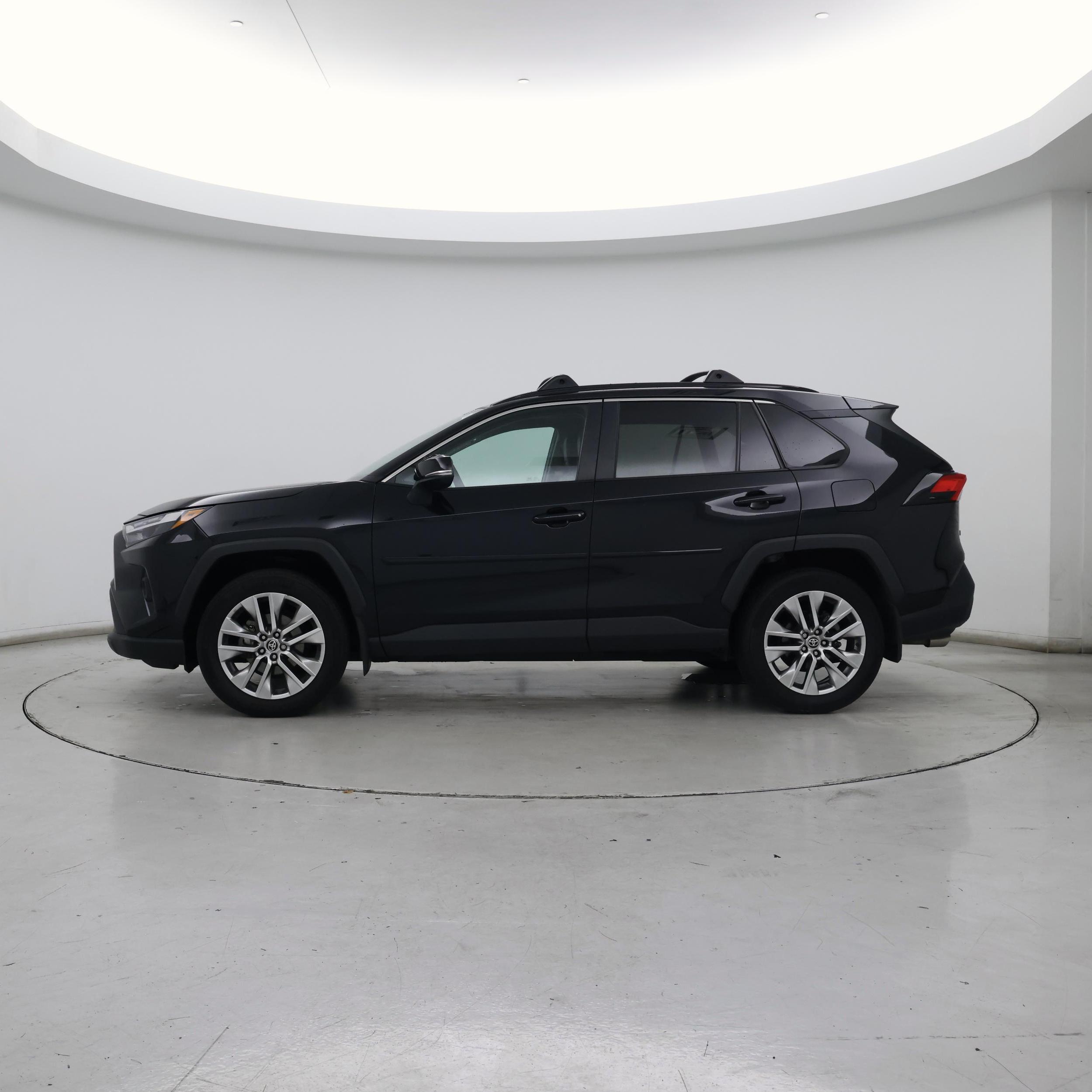 Thumbnail: 2022 Toyota RAV4 - 3