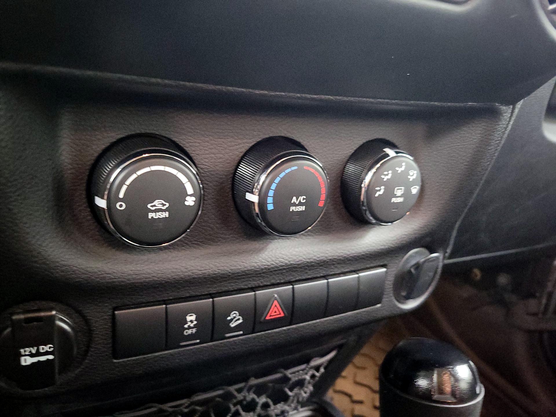Thumbnail: 2013 Jeep Wrangler - 14