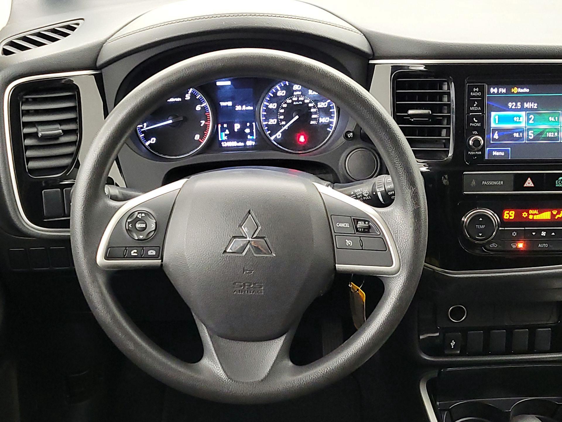 Thumbnail: 2019 Mitsubishi Outlander - 10