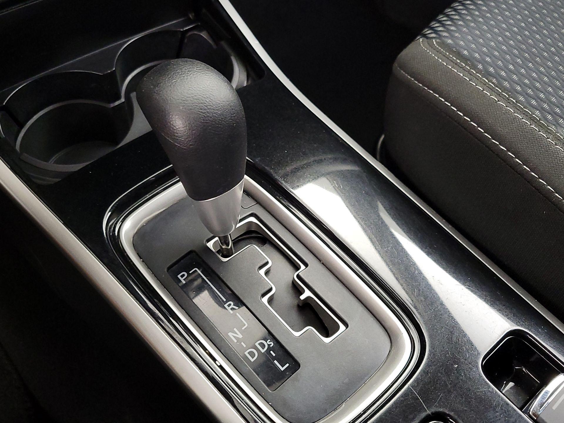 Thumbnail: 2019 Mitsubishi Outlander - 17
