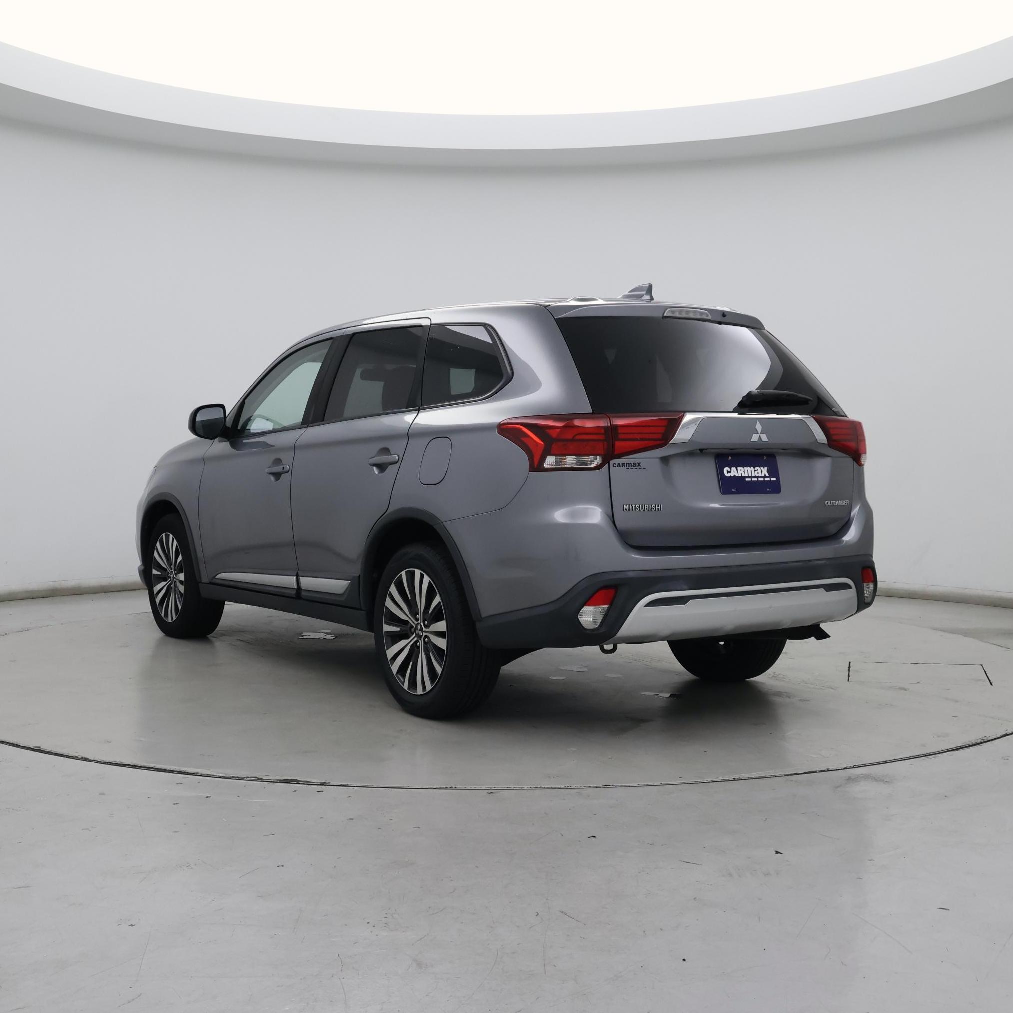 Thumbnail: 2019 Mitsubishi Outlander - 2